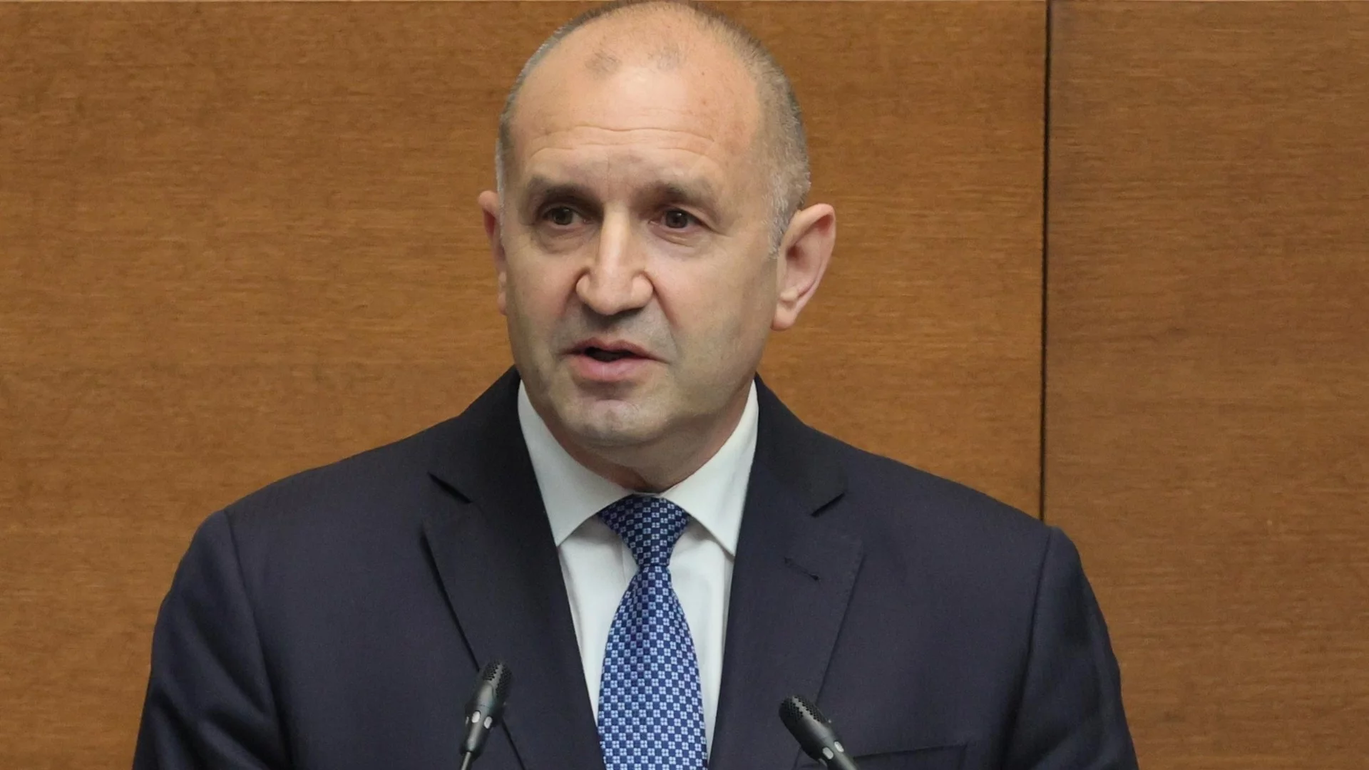 Баница за новобранеца: Новите придворни на Радев