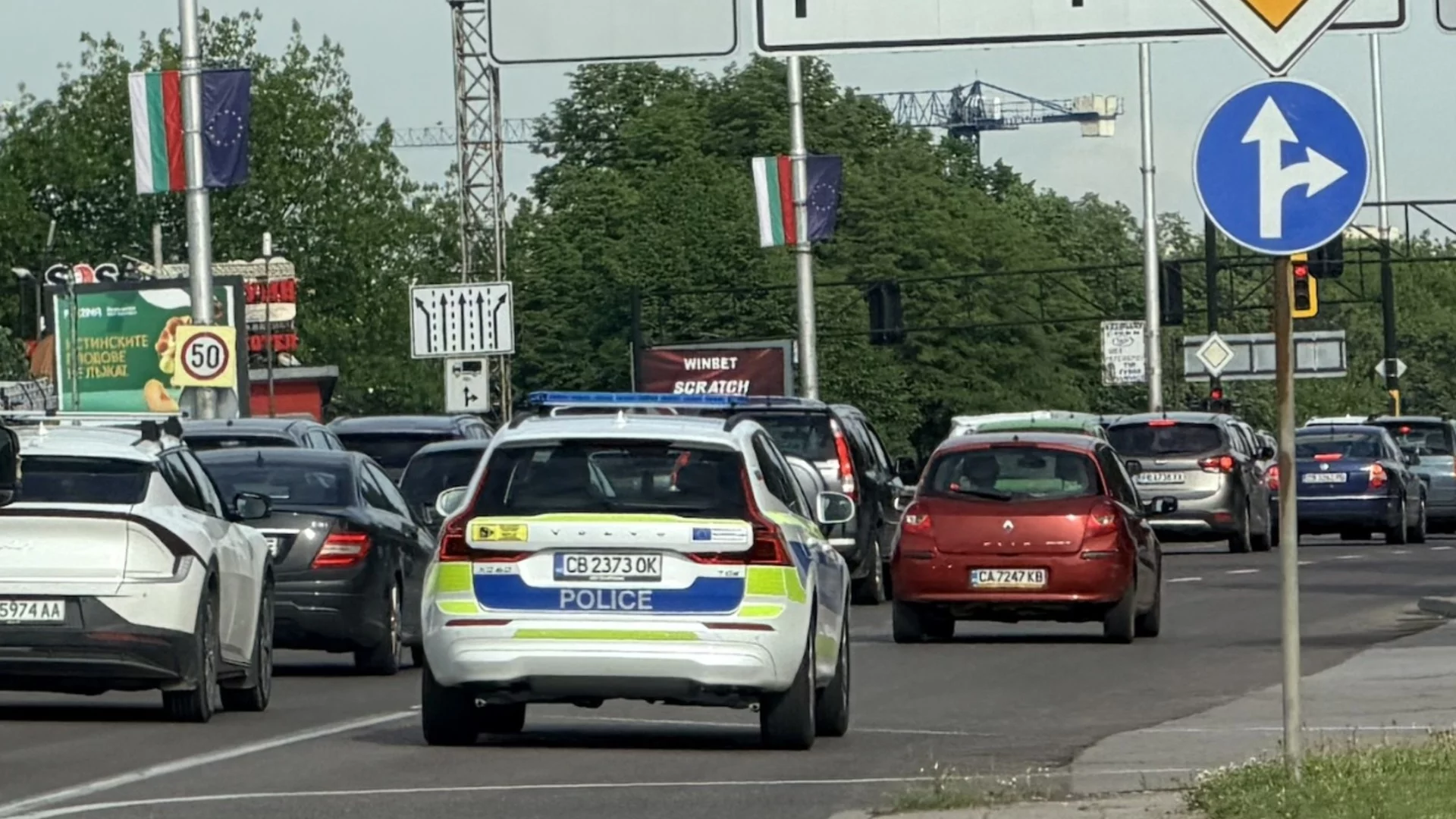 Спипаха патрулка в нарушение: Глобиха полицай след сигнал на Диана Русинова (СНИМКА)