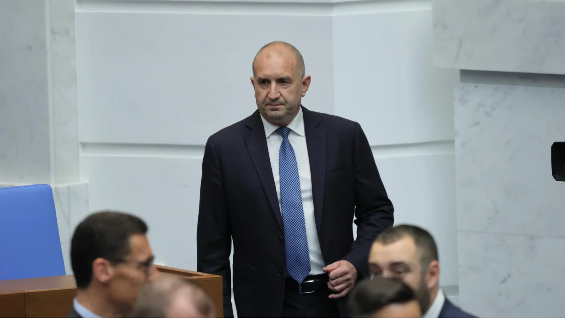 Пълна смяна във властта: Радев назначи нови областни управители в цялата страна
