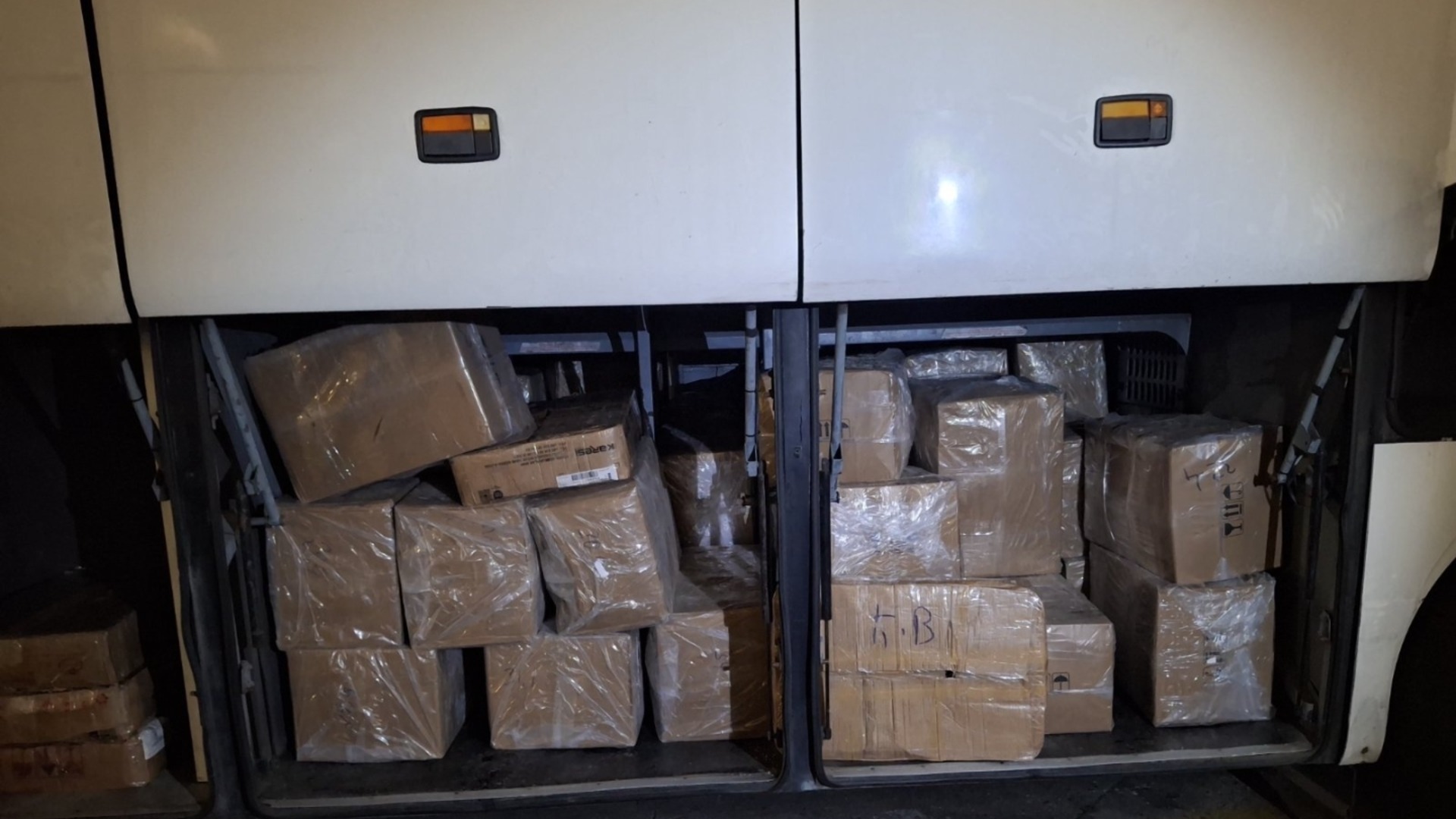 Натоварени в пътнически автобус: БАБХ иззе близо 2 т животински продукти