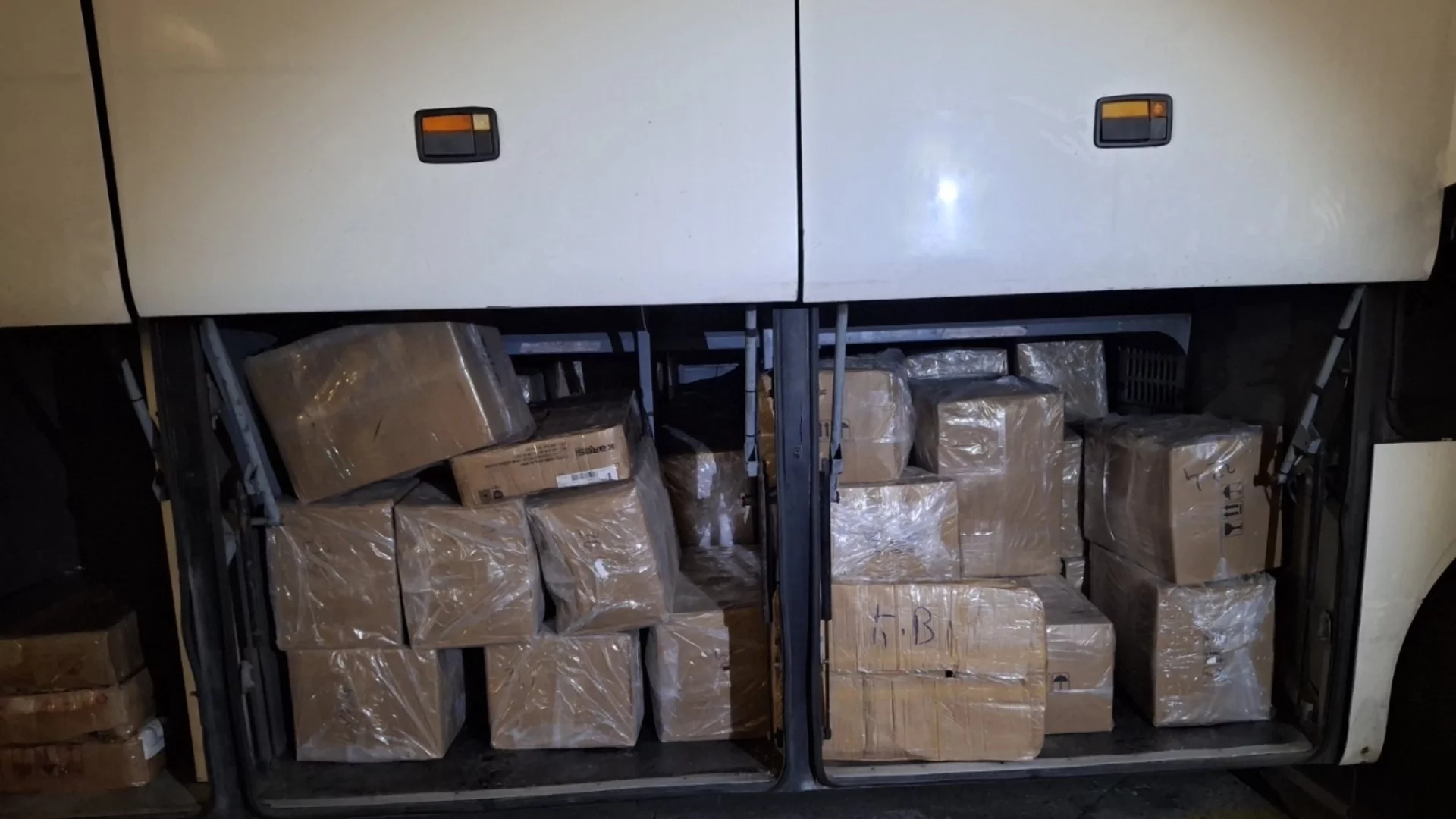 Натоварени в пътнически автобус: БАБХ иззе близо 2 т животински продукти
