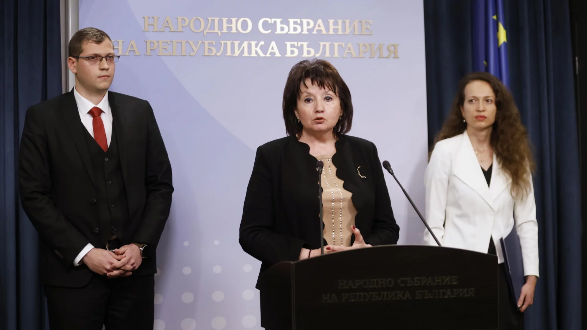 Три проекта за съдебната власт минаха на първо. Пеевски подкрепи само този на управляващите