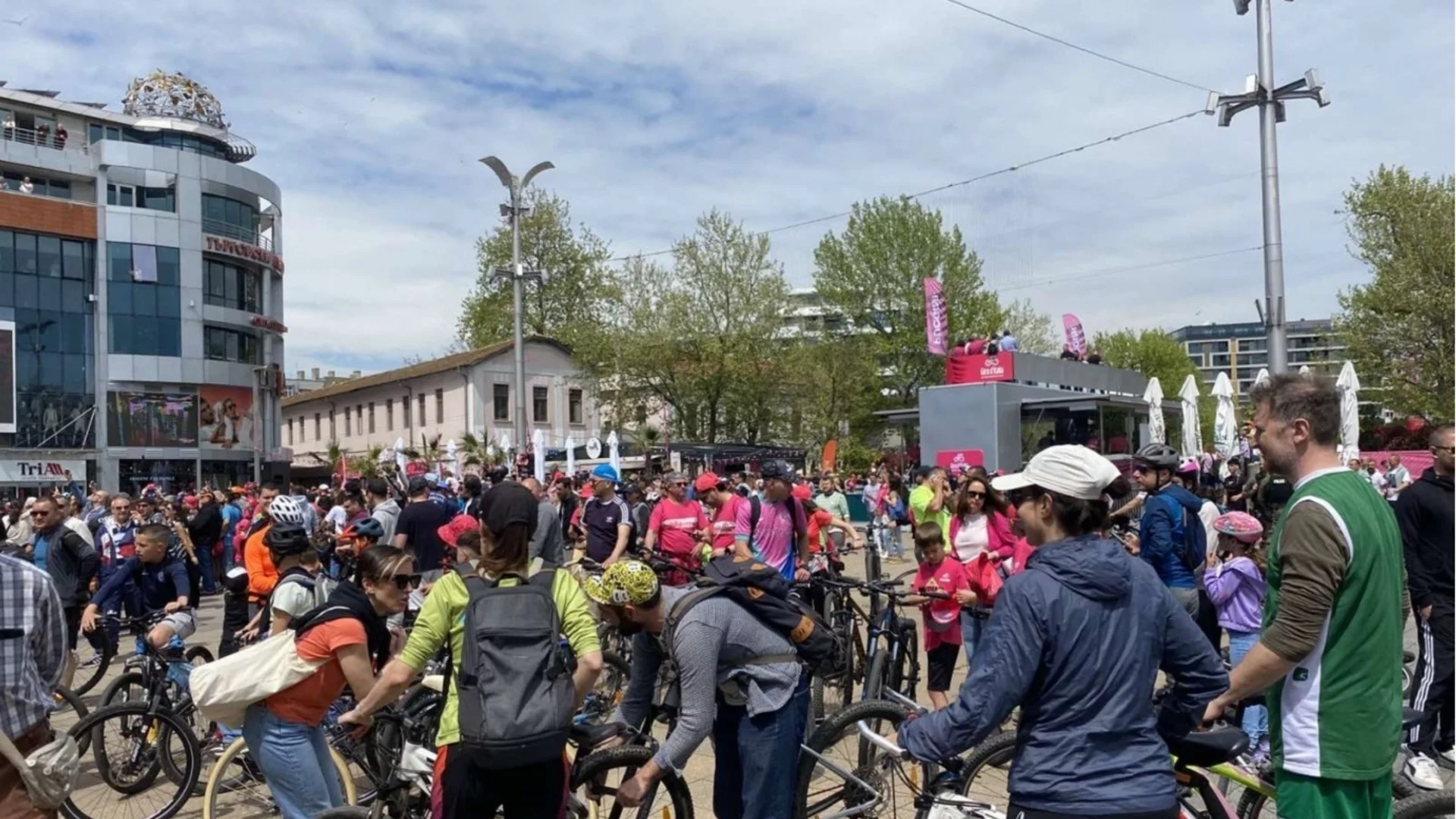 Над 350 колоездачи се включиха във велошествието по трасето на Giro d’Italia в Бургас