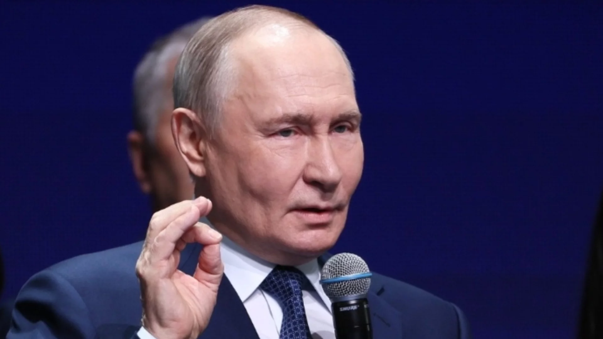 В Русия смениха методиката за мерене и рейтингът на Путин тръгна нагоре