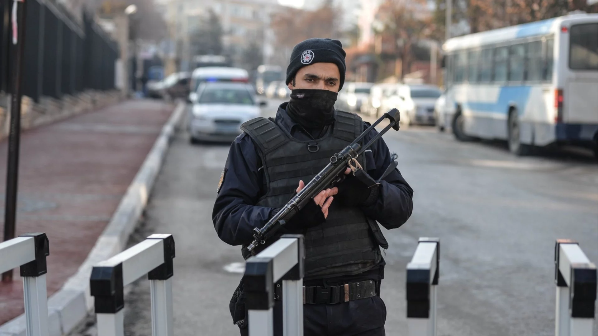 Загинали и ранени при стрелба в Турция, полицията издирва извършителя (ВИДЕО)