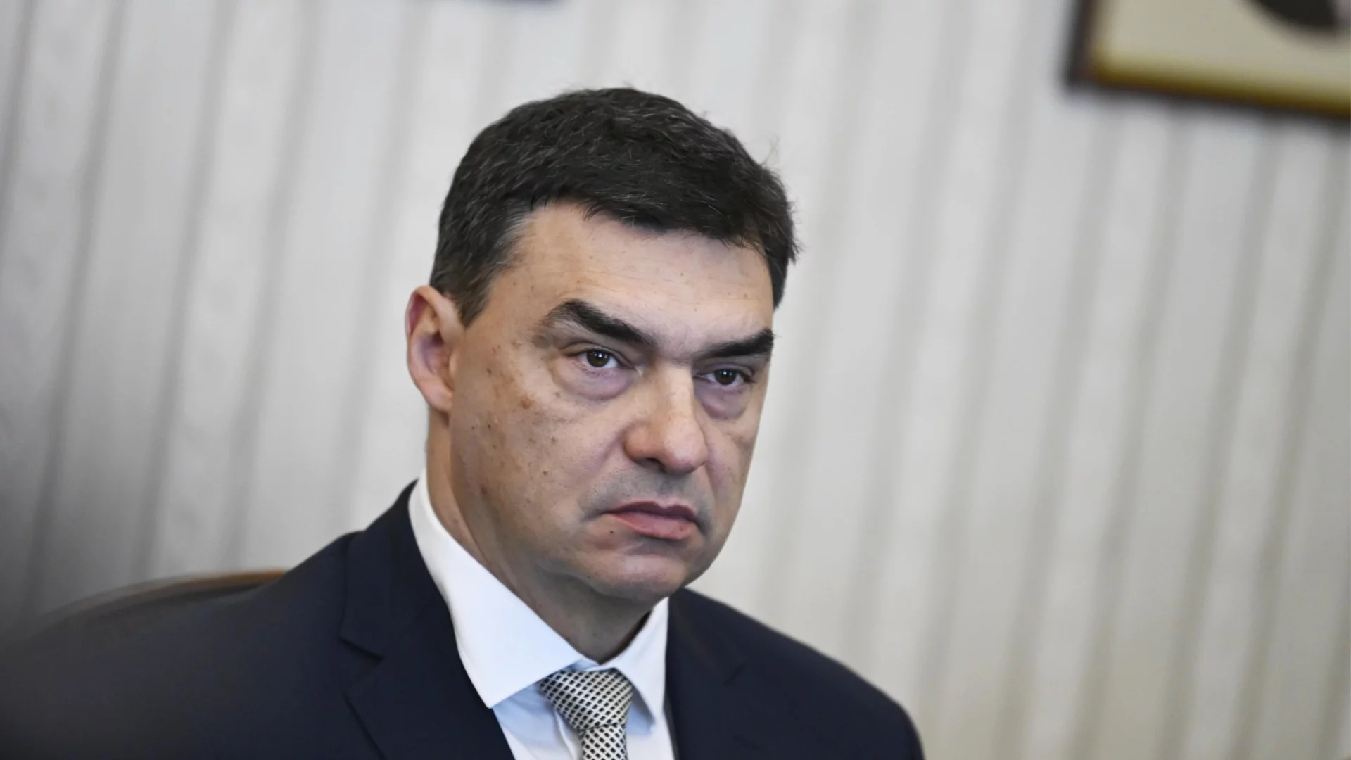 Прехвърлил ли е свои дялове в задлъжняла фирма на "сламено лице"? Говори Владо Николов