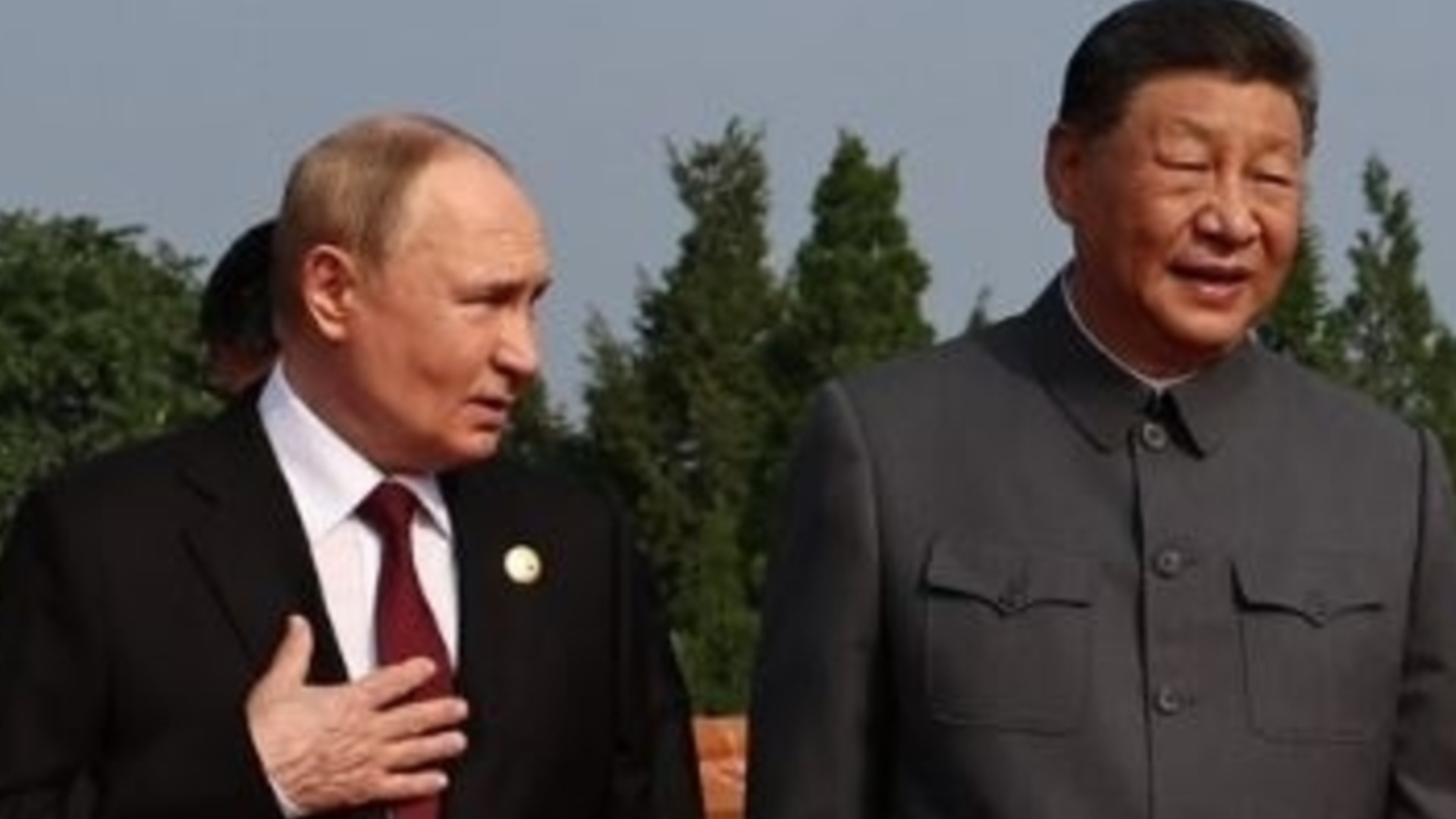 Спешното пътуване на Путин в Китай: Опит да продаде едно и също нещо на Си и на Тръмп