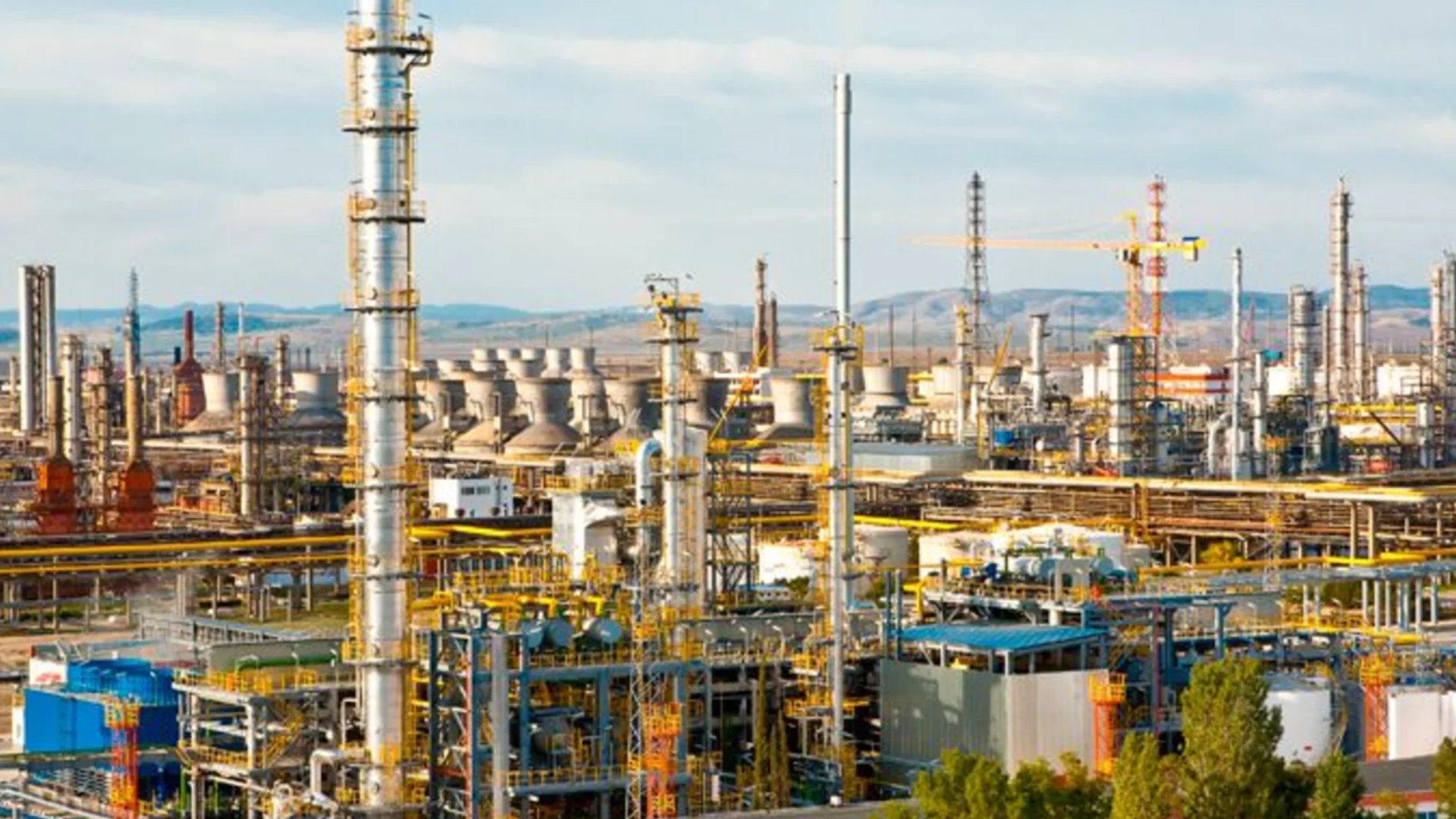 План: Тръмп да спечели милиарди за САЩ през "Лукойл Нефтохим" и енергетиката в България