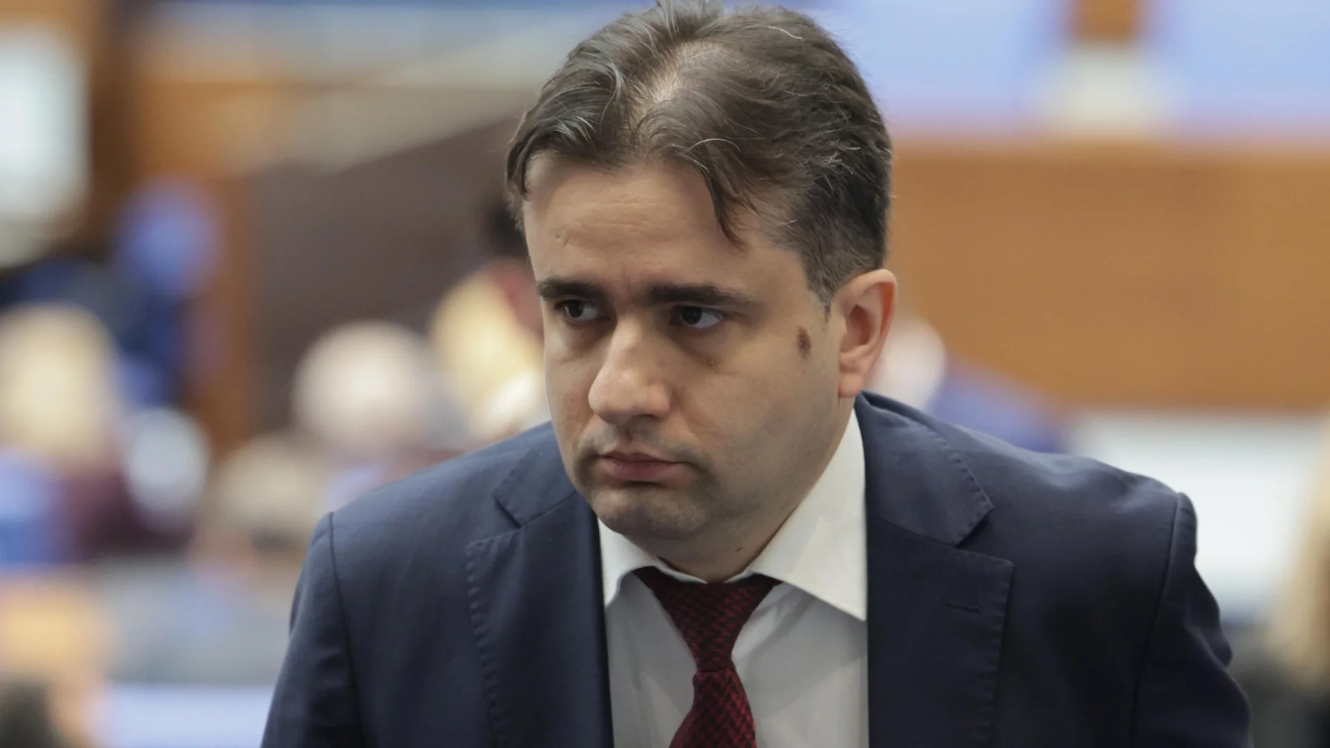Дежавю от "Тройната коалиция" в НС: ДБ се чудят защо властта се скатава за депутатските заплати (ВИДЕО)