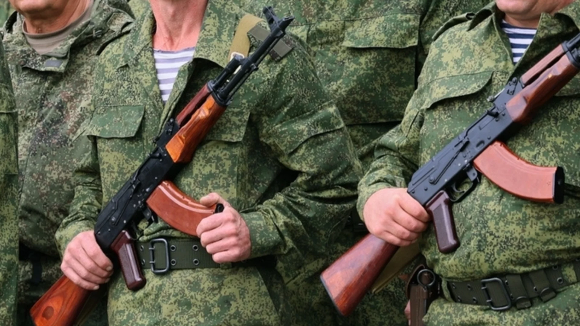 Ройтерс освети секретни документи: Китай тайно обучава руски военни за фронта в Украйна