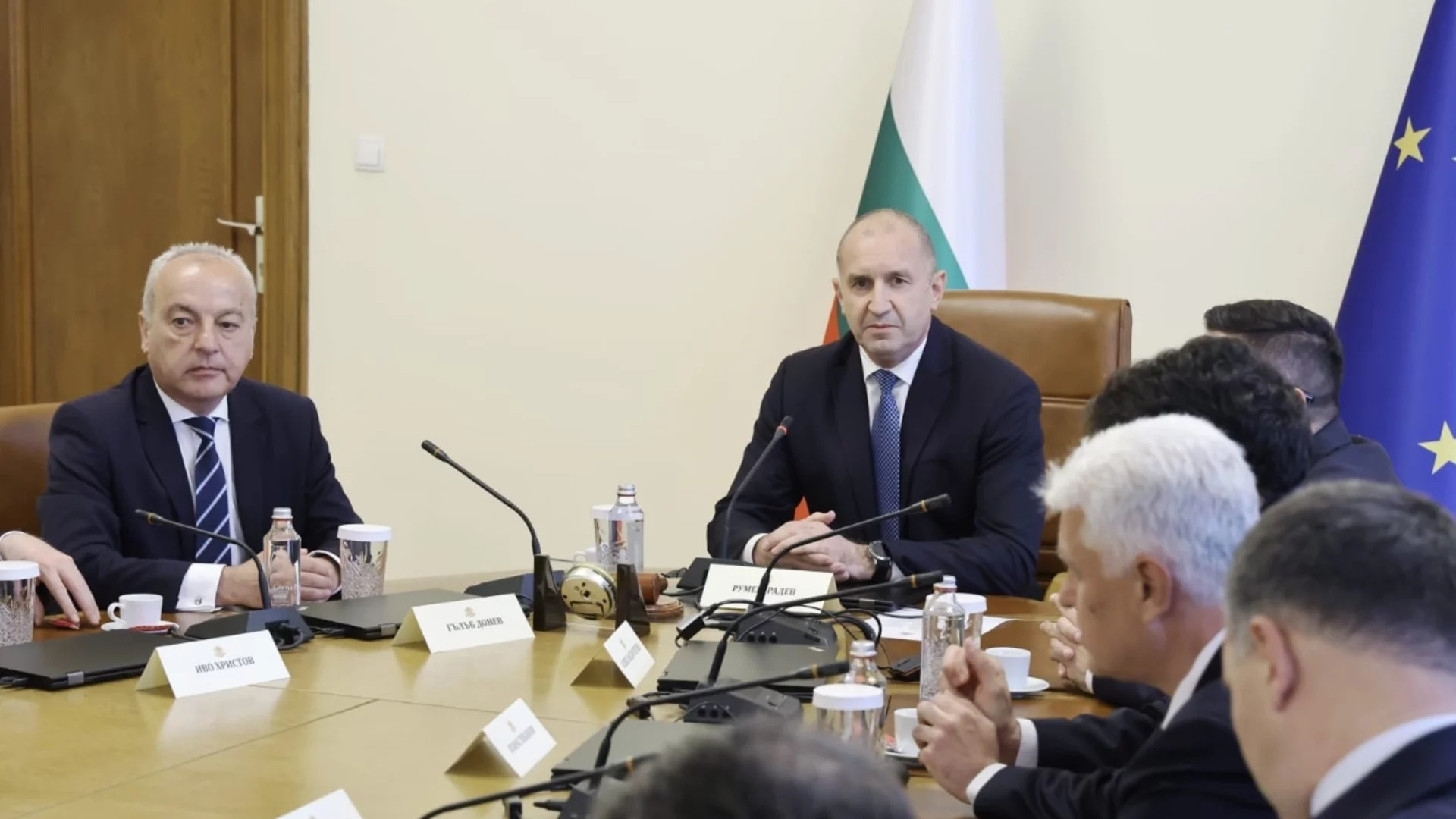 Рокадите продължават: Нови група зам.-министри назначи премиерът Румен Радев