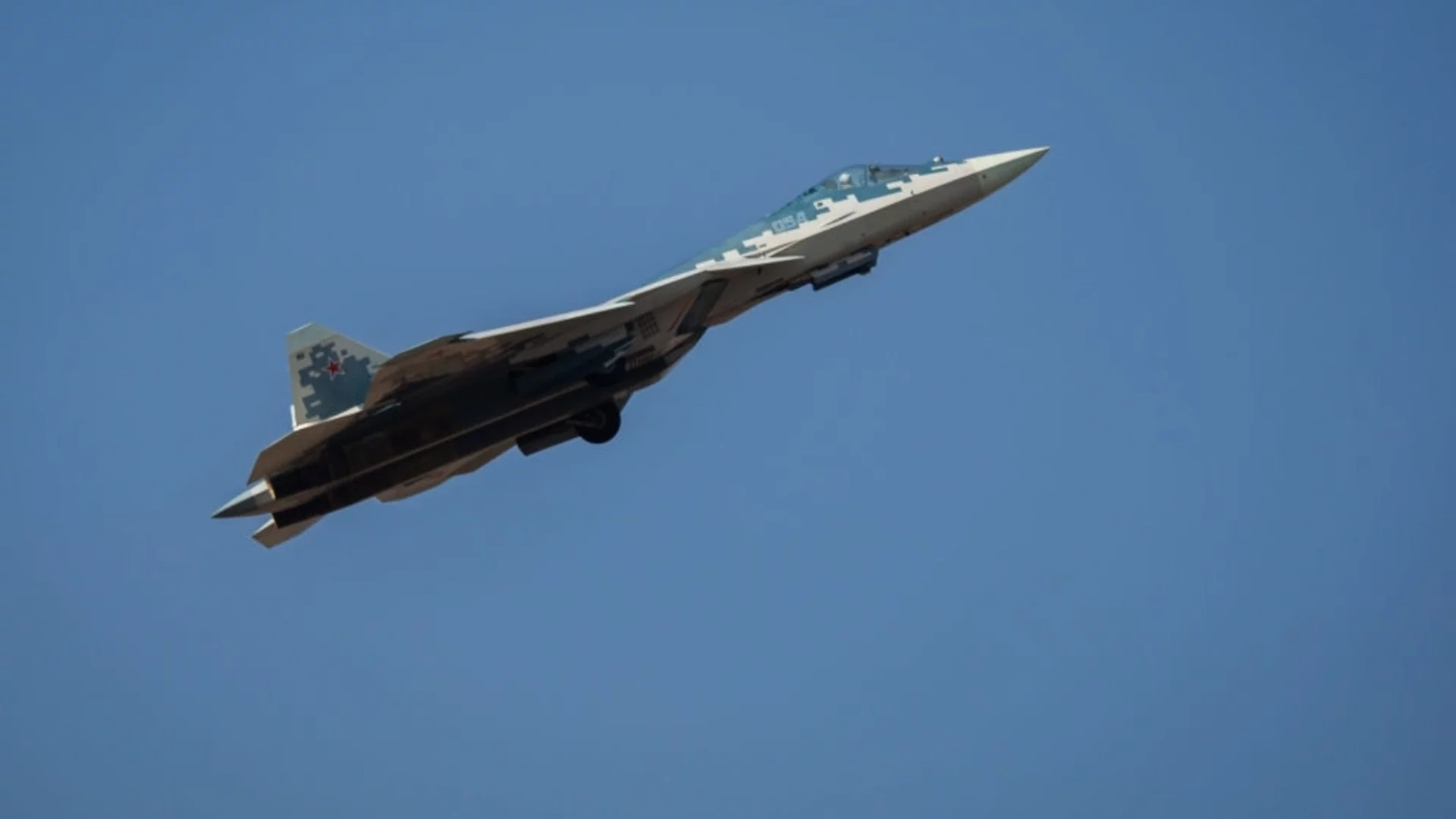 Русия се похвали с първи полет на невиждан досега изтребител Су-57 пето поколение (ВИДЕО)