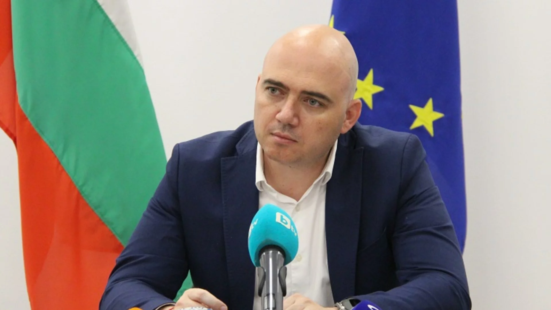Разходи с "причудлив характер“ заварил във ведомството министърът на туризма