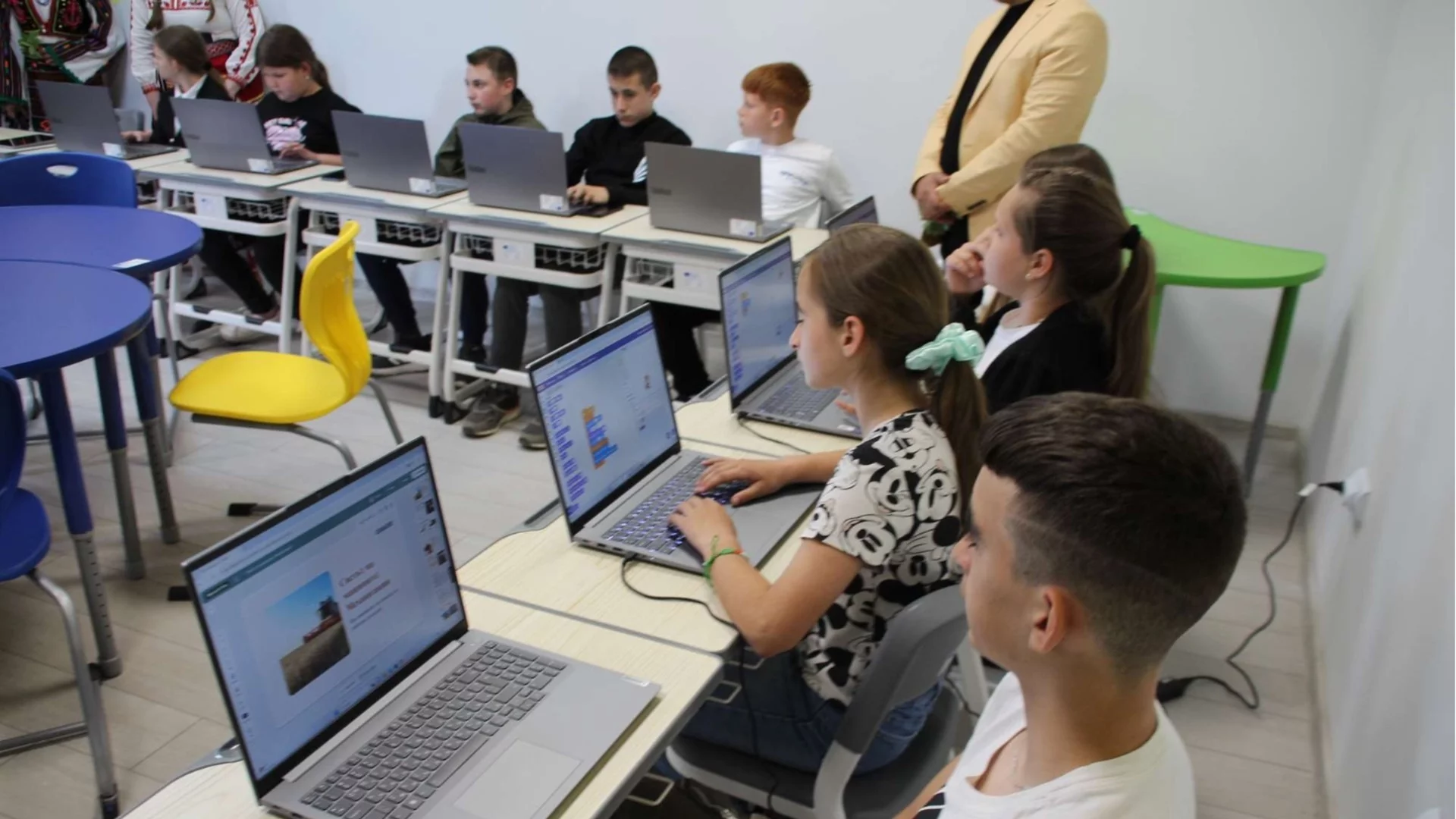 Училище в село до Тетевен се сдоби с нови STEM кабинети