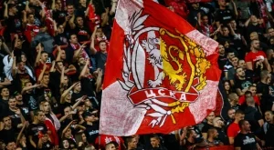 Потресаващо: Здрав бой между фенове на ЦСКА на финала - летят тупаници