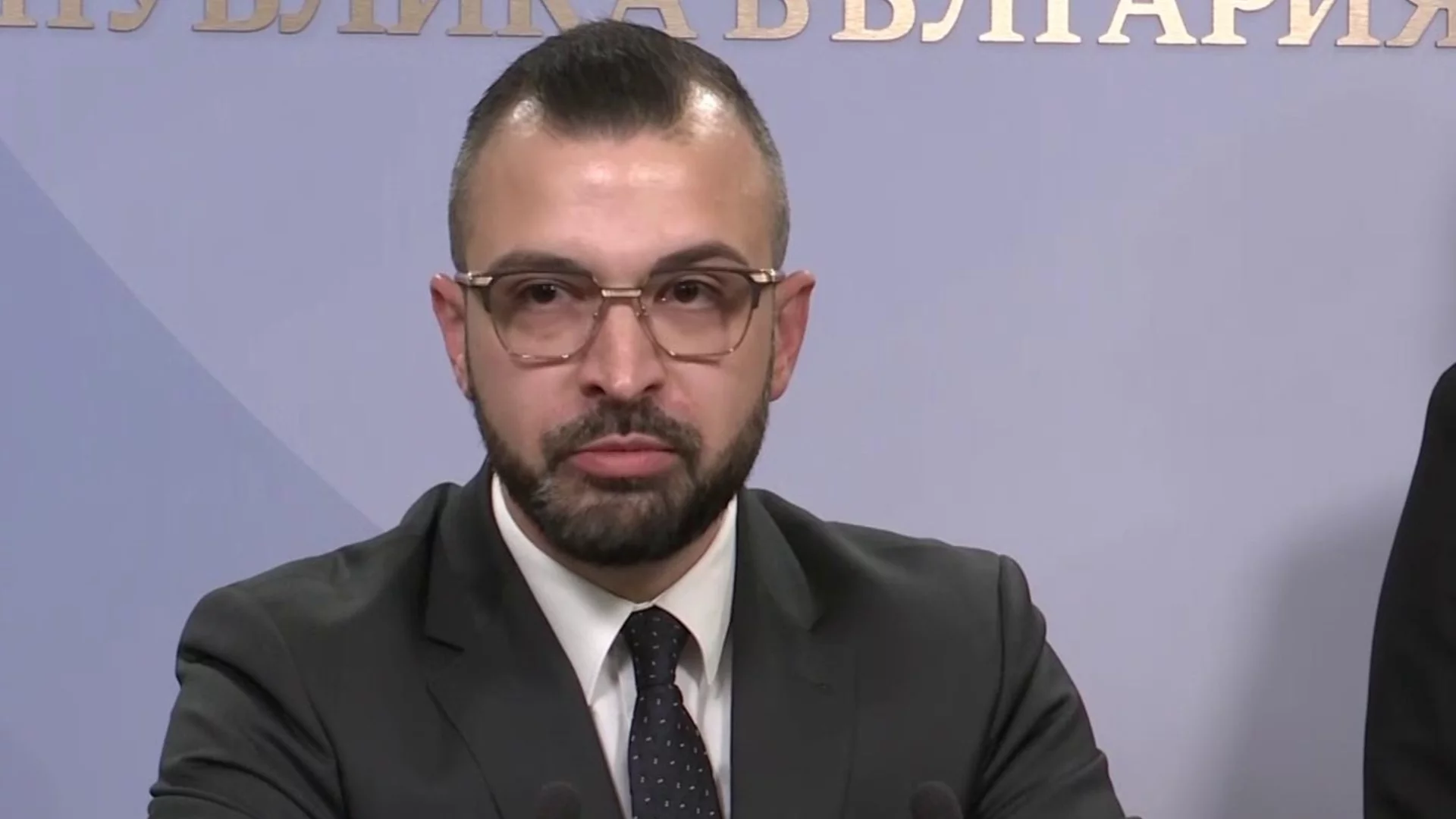 Крачка назад по правилника: Хората на Радев с важно решение за законопроектите на опозицията