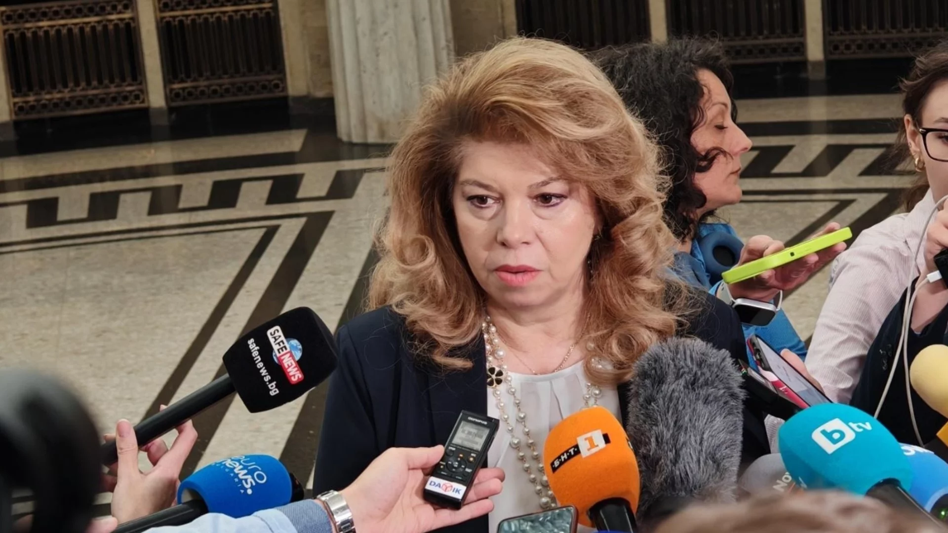 "Привърженик съм на смелите решения": Йотова е "за" реформа в начина на функциониране на парламента
