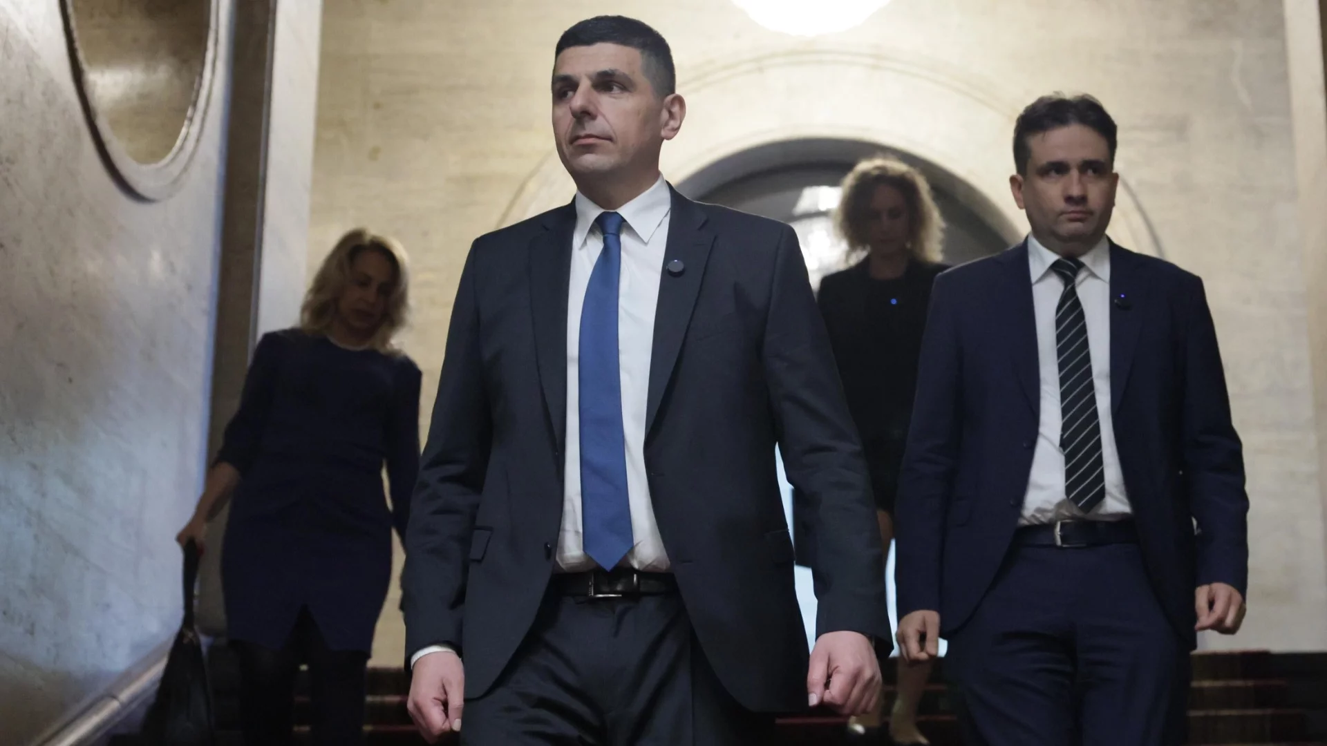 "Демократична България" към Пеевски: Прокуратурата няма да потули въпросите за Дубай