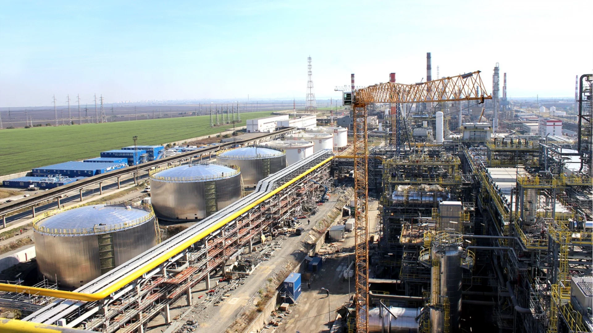 "Лукойл Нефтохим" със сериозен спад в приходите, натрупаните загуби вече са 1,2 млрд. евро