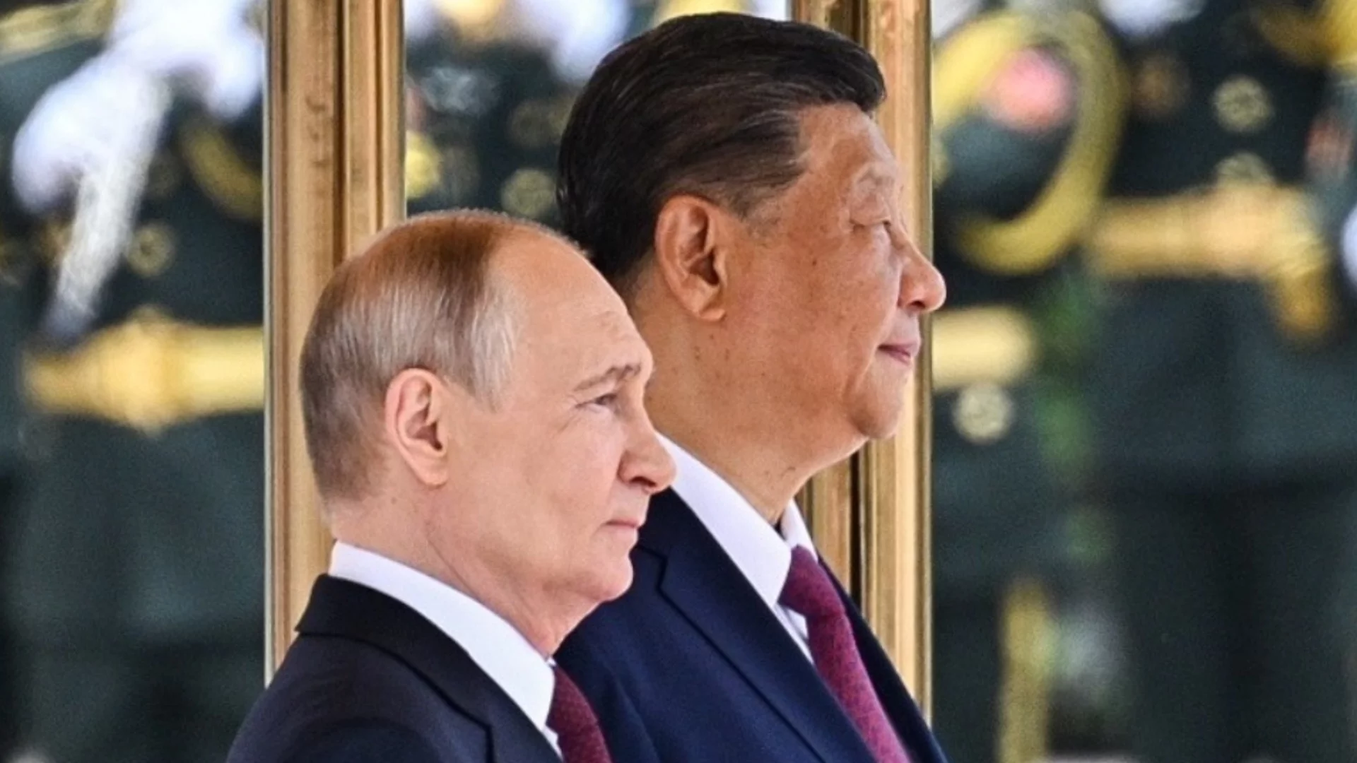Със символ на разпада на СССР: Си Дзинпин завоалирано каза на Путин, че е свършен (ВИДЕО)