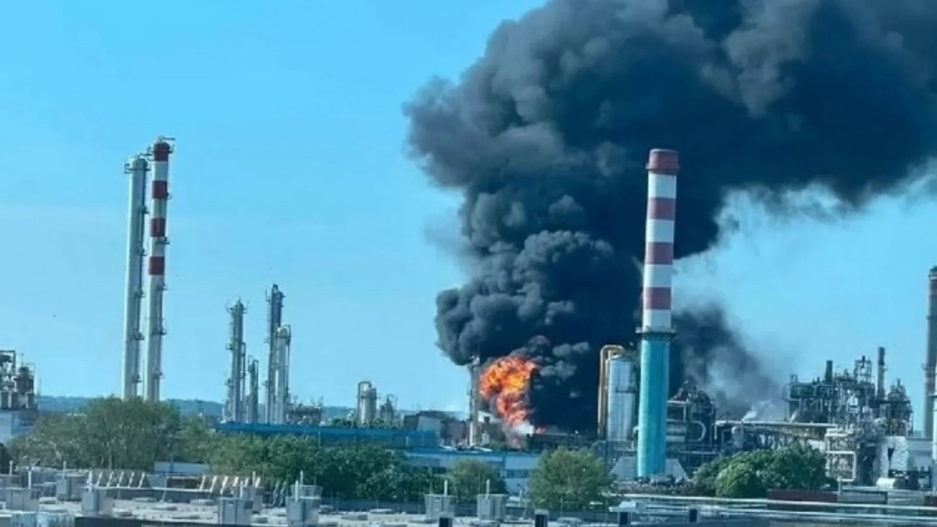 Взрив в завод на най-голямата унгарска петролна компания МОЛ (СНИМКИ)