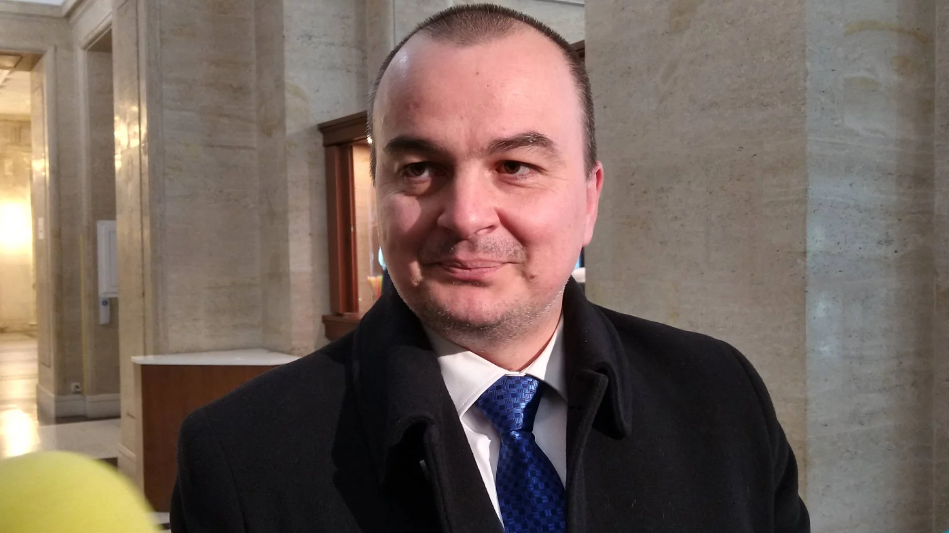 Аз съм временно министър - човек не трябва да се взема насериозно никога