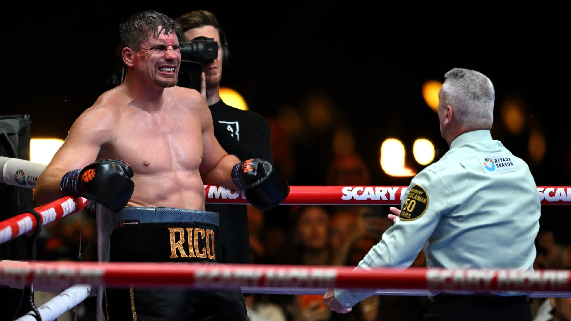 Верхувен иска анулиране на мача за титлата на WBC с Усик - призова съдията да признае грешката си
