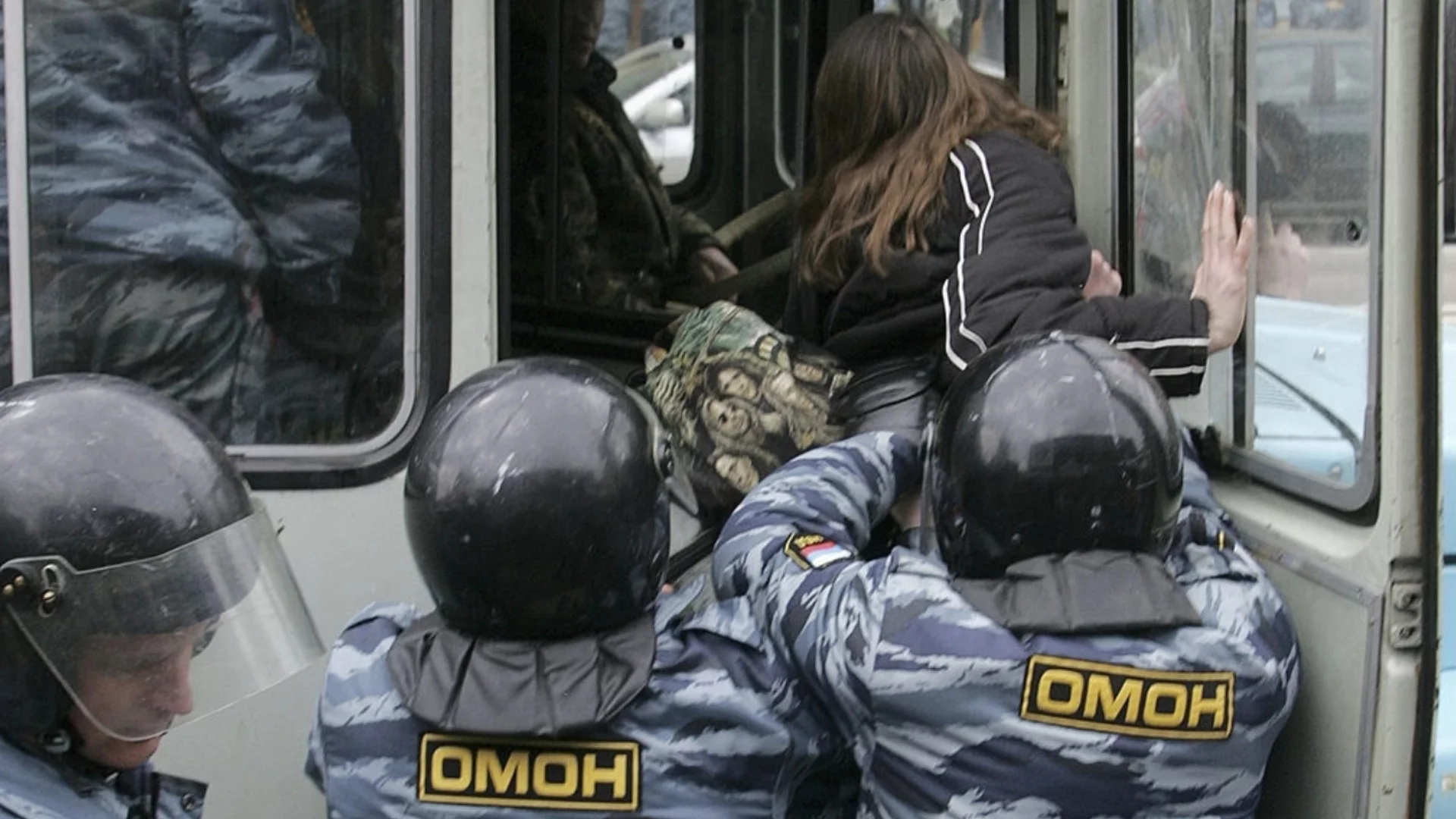 Протест с арести в Москва: Но не заради войната (ВИДЕО)