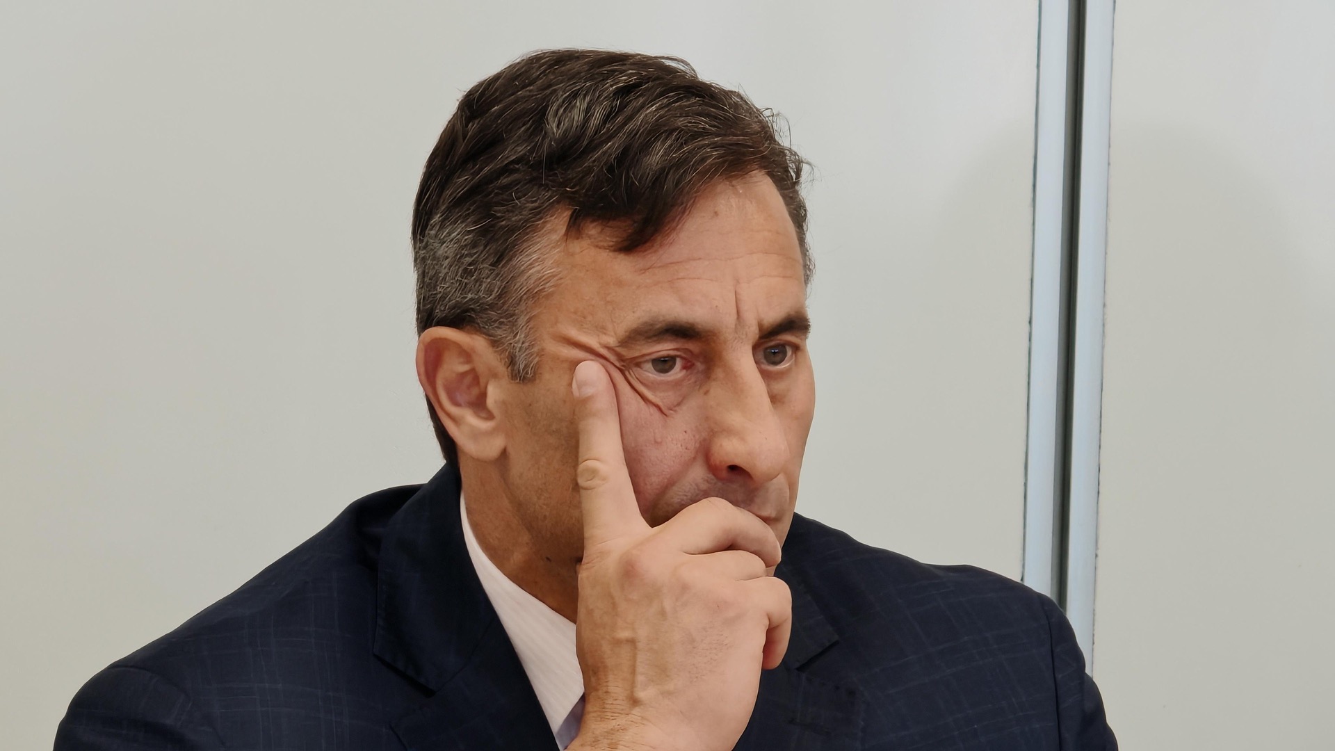Управляващите орязаха правомощията на Румен Спецов в 