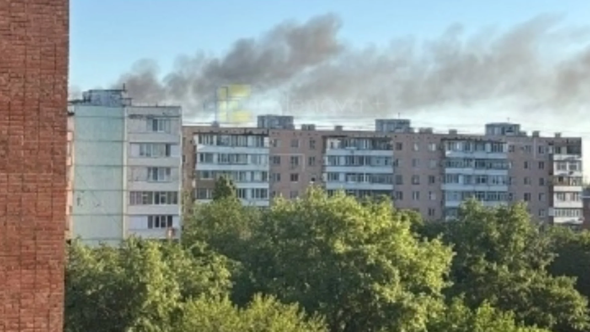 Огън и дим в руски авиозавод и щаб на ВВС на Руския черноморски флот в Севастопол, Туапсе пак гори - Украйна удря (ВИДЕО)