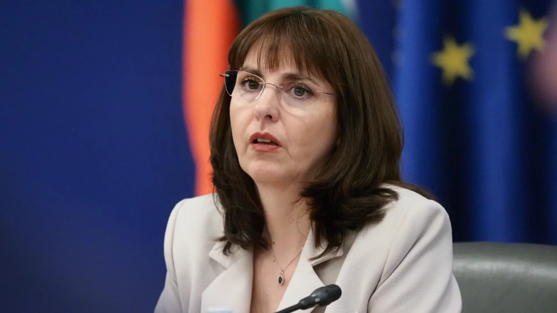 Правителството променя минималната работна заплата с нова формула