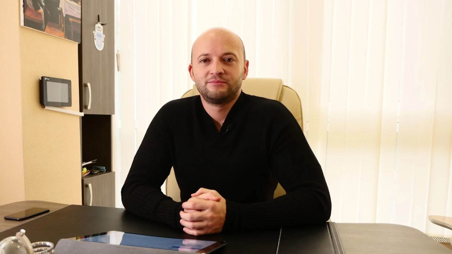 "Запазваме си правото на истината": Невзоров се скри от пресконференция, оплака се от натиск заради Баба Алино