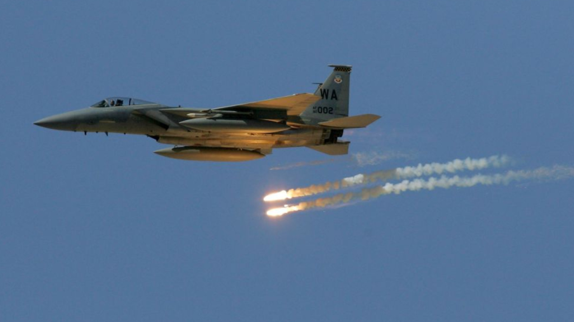 Сваленият в Иран F-15 на САЩ е ударен с китайска установка? Иранска ракета рани американци в кувейтска база