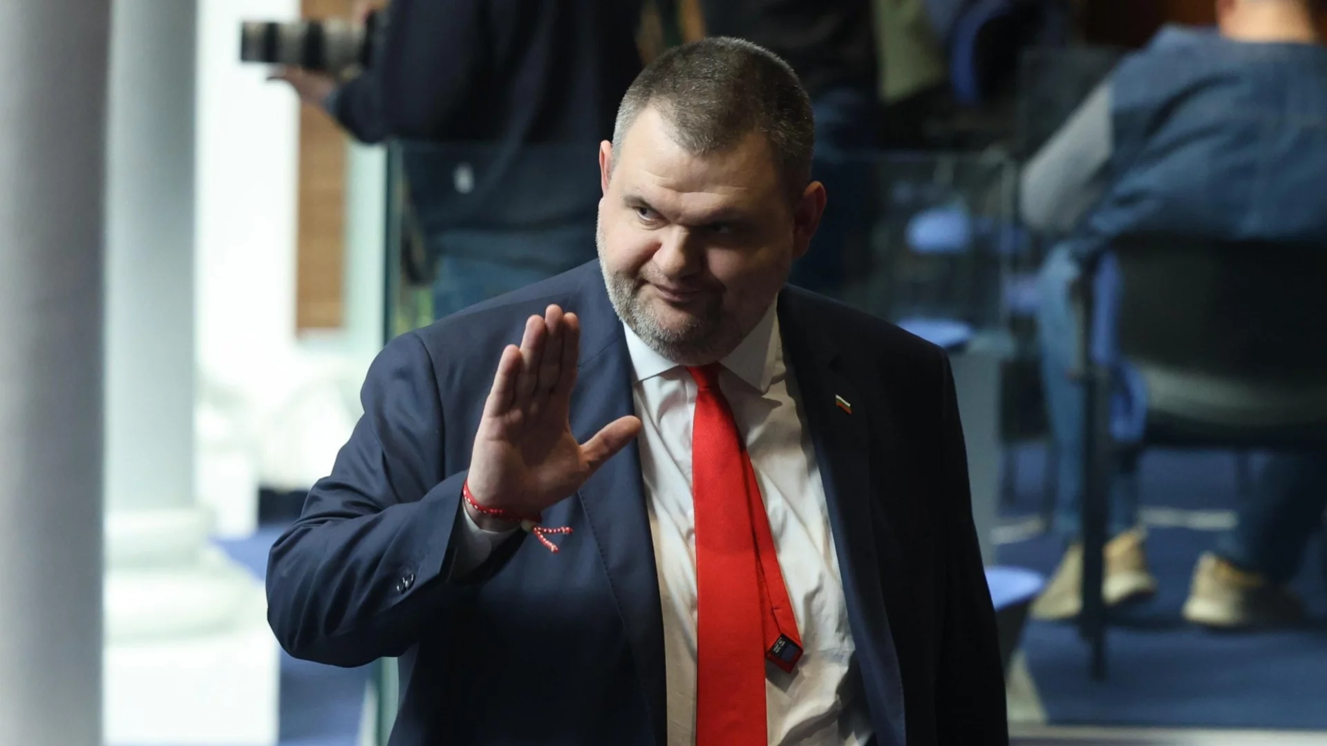 Окончателно съдебно решение: НСО трябва да отчете колко е струвала охраната на Пеевски на държавата