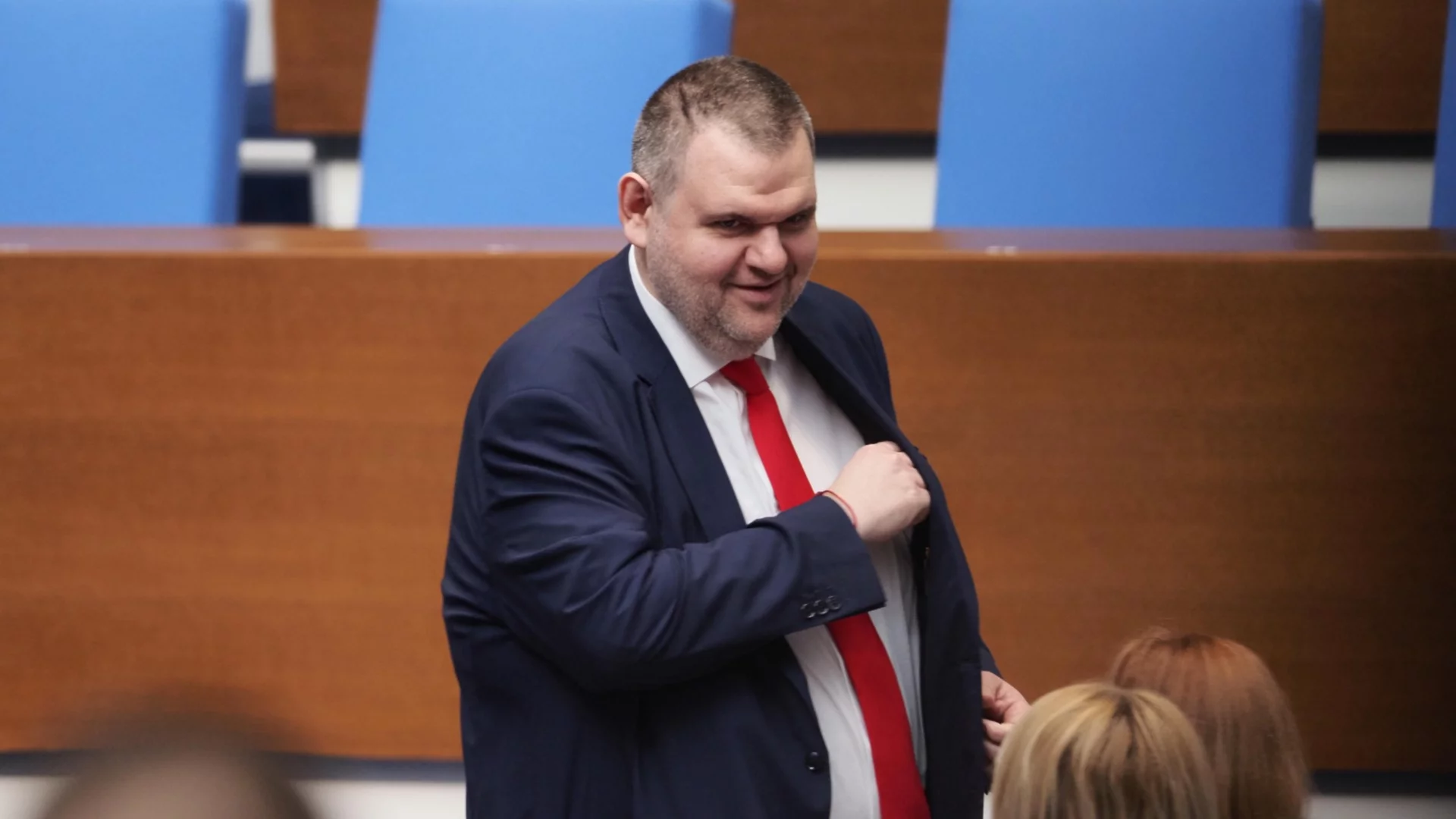 "Безмерно е безгръбначието, лицемерието и страха, което показва Делян Пеевски"