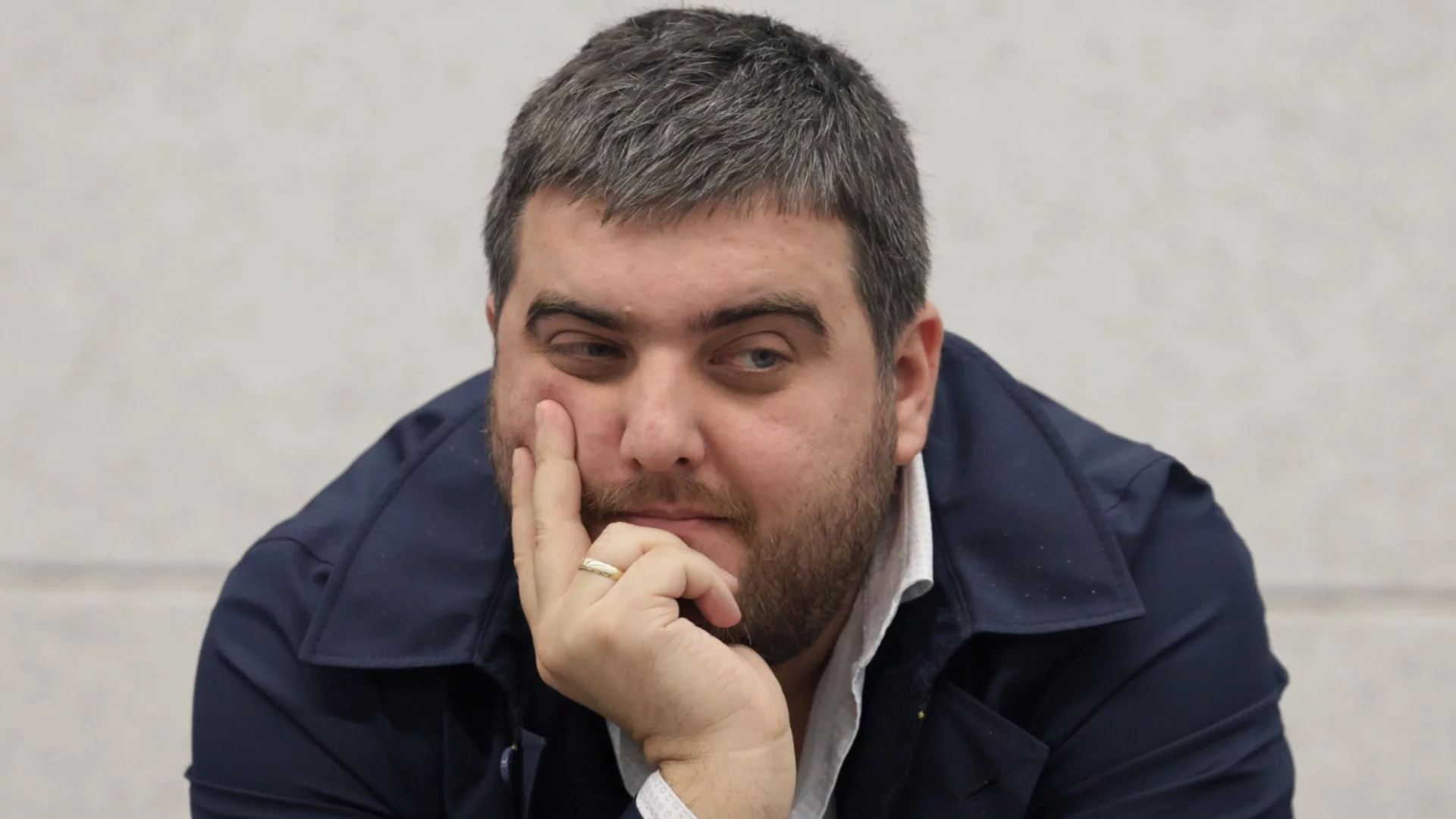 "Чиновническо лицемерие": Младите имат нужда от нормално заплащане, не от "менторски програми"