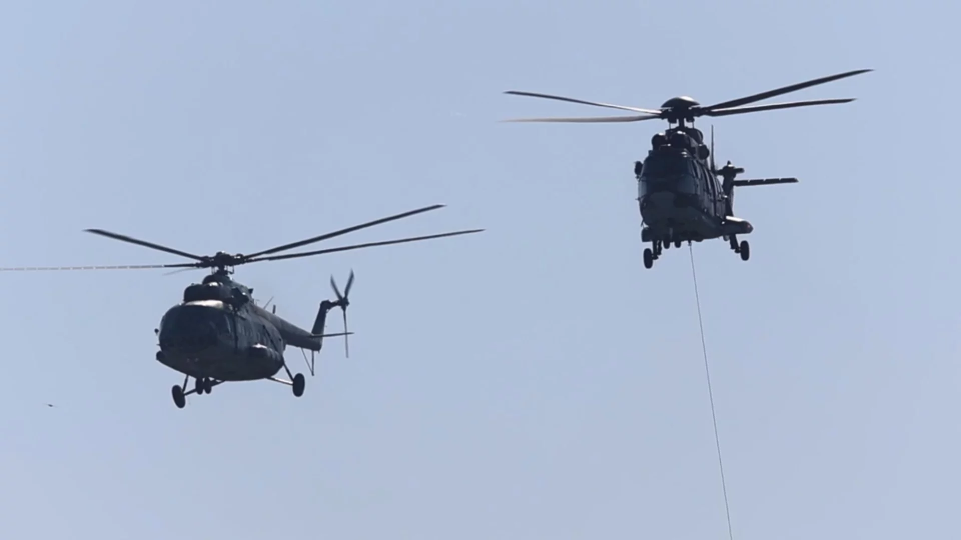 Американски военни хеликоптери прелитат над България