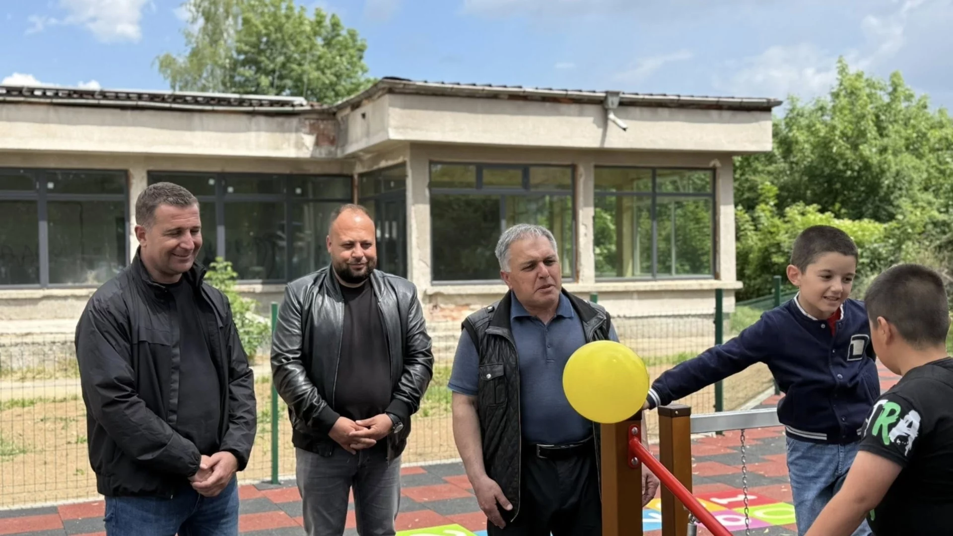 Село до Самоков получи своя нов детски кът