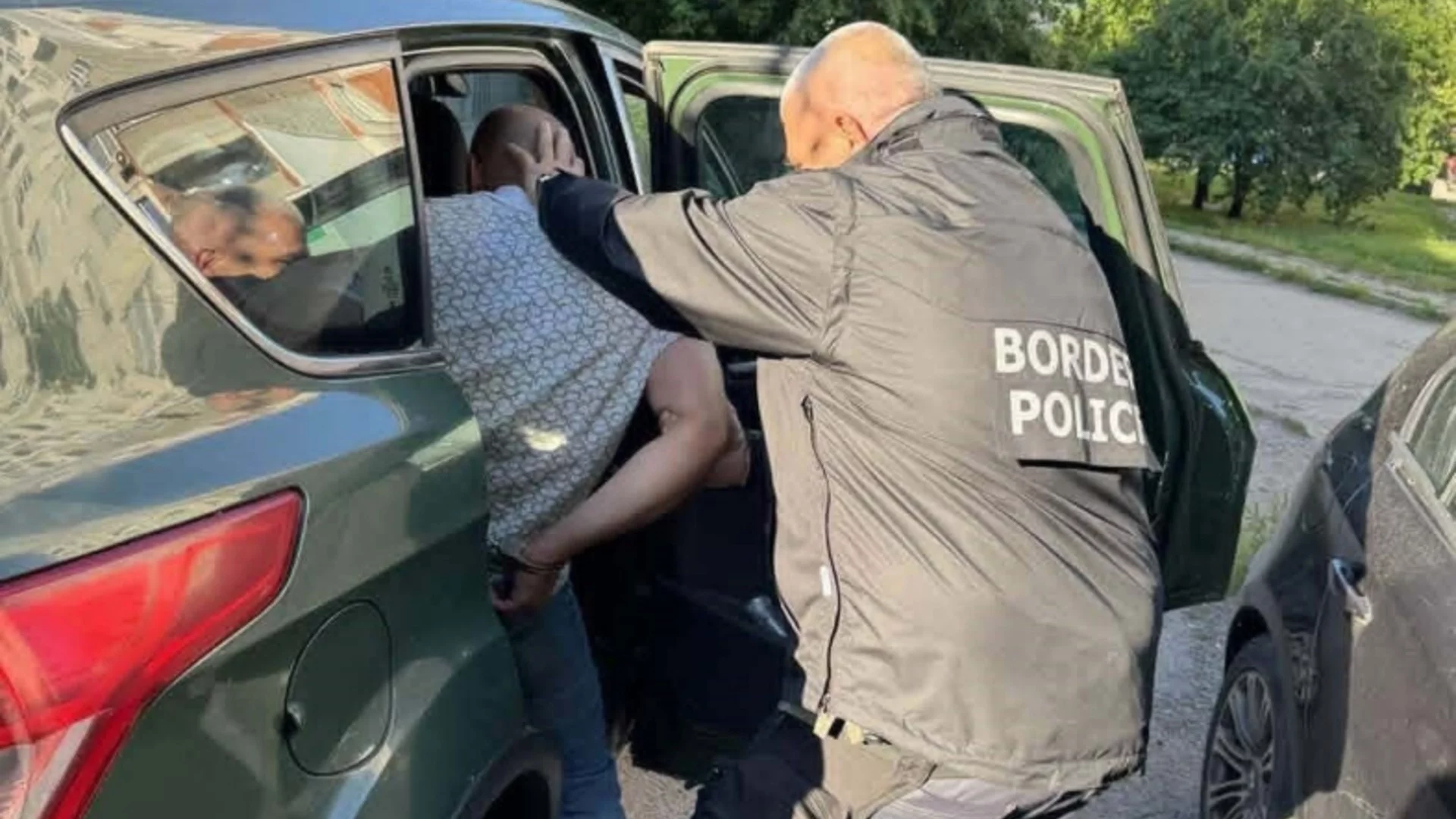 През България към Западна Европа: Разбиха международна група каналджии