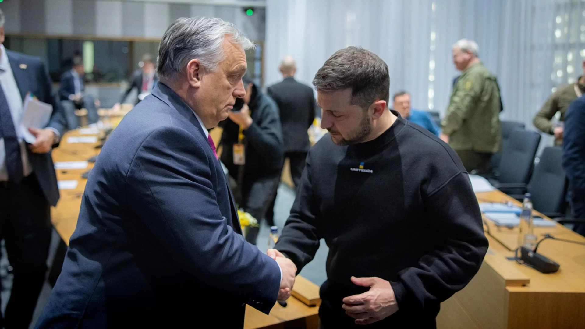 Милиони в кеш и злато: Орбан лично е наредил рейда срещу украинската "Ощадбанк" (ВИДЕО)