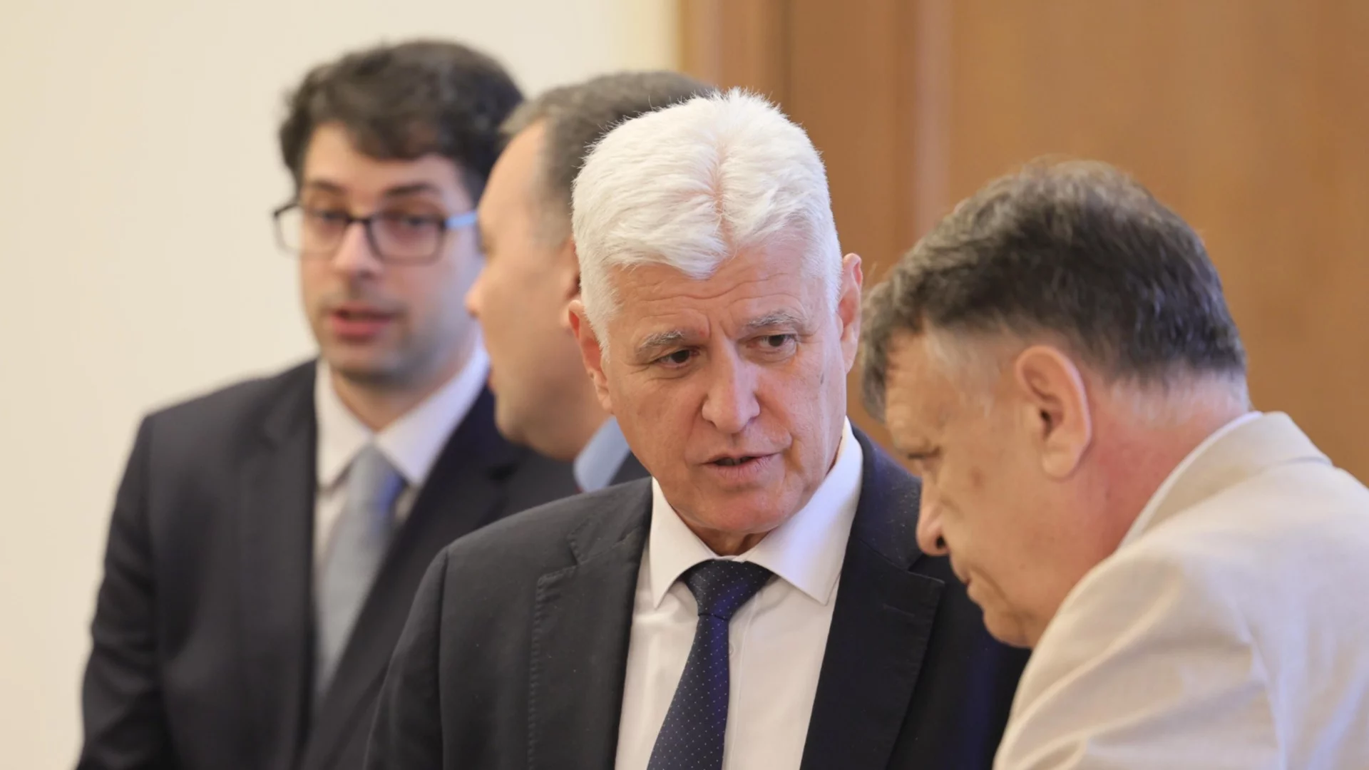 Разходите за заплати трябва да са 10% надолу: Ще има ли съкращения в армията?