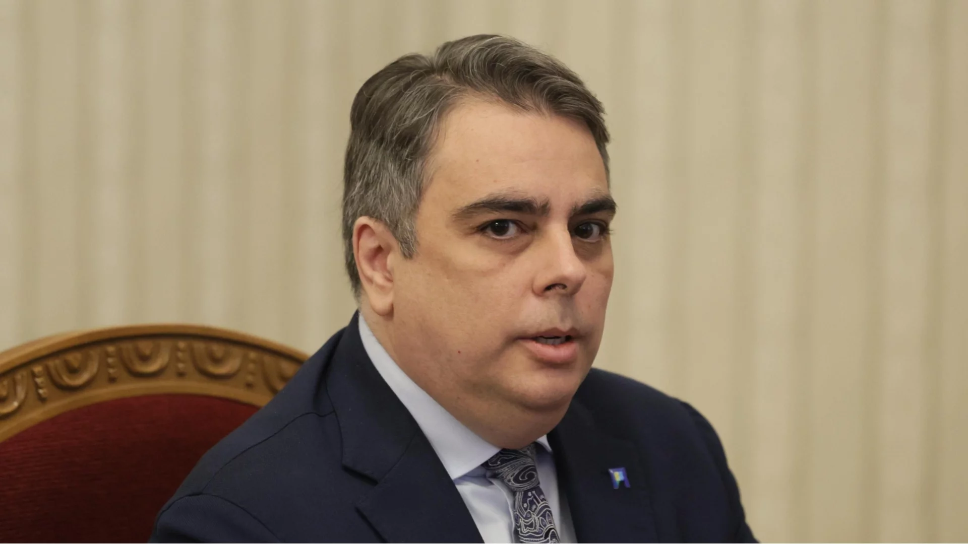 "Последното нещо, което трябва да се пипне с моливчето, са уязвимите групи": Асен Василев с коментар за финансите на страната