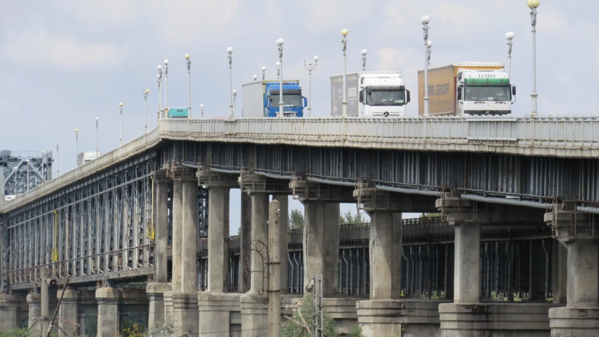 Затварят Дунав мост 