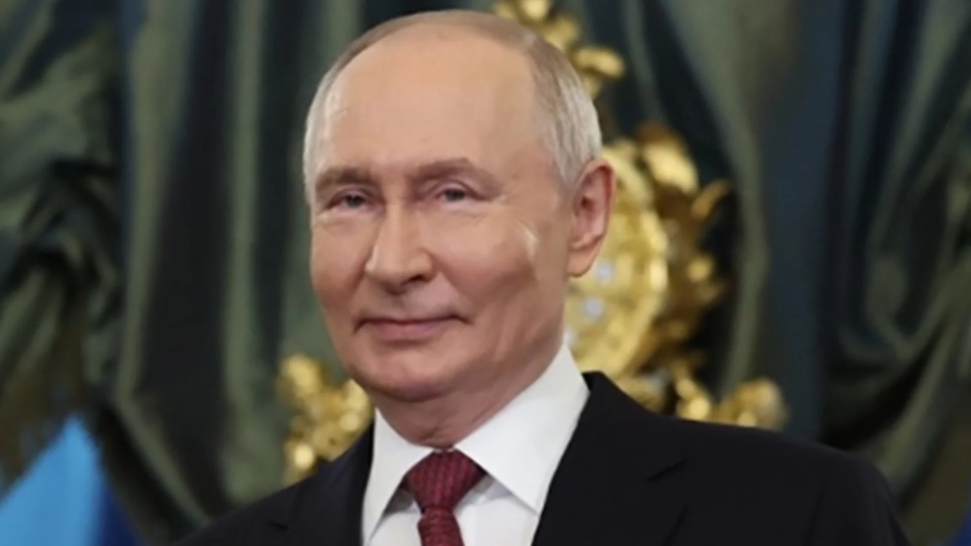 Сурово месо и кръв: В Армения сервираха символична вечеря на Путин (СНИМКИ)