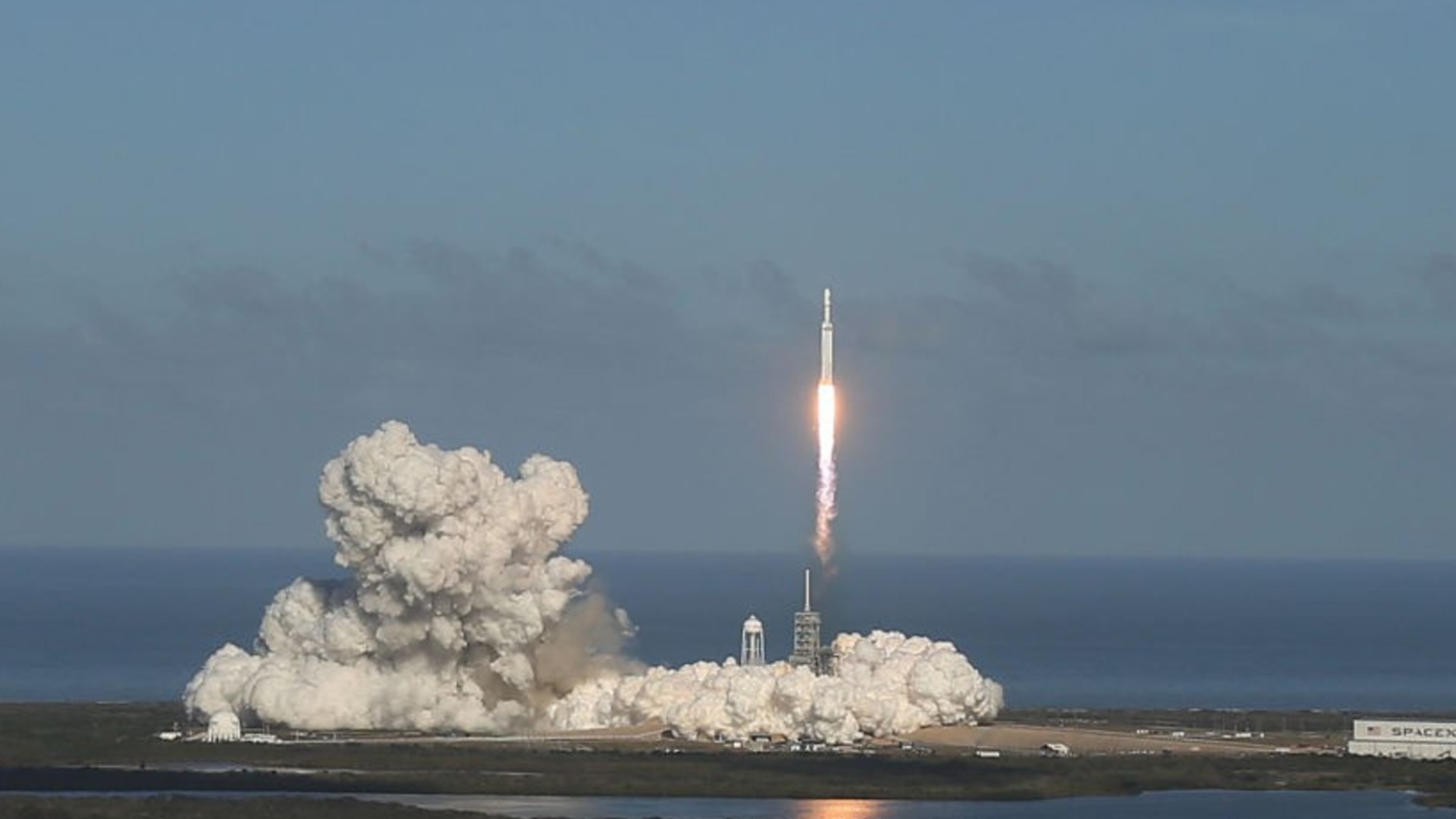 Ракета на SpaceX може да се разбие на Луната това лято: Има ли повод за тревога?