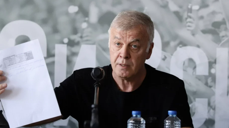 Това ли е българинът, който ще помогне на Левски да спази новото правило на БФС?