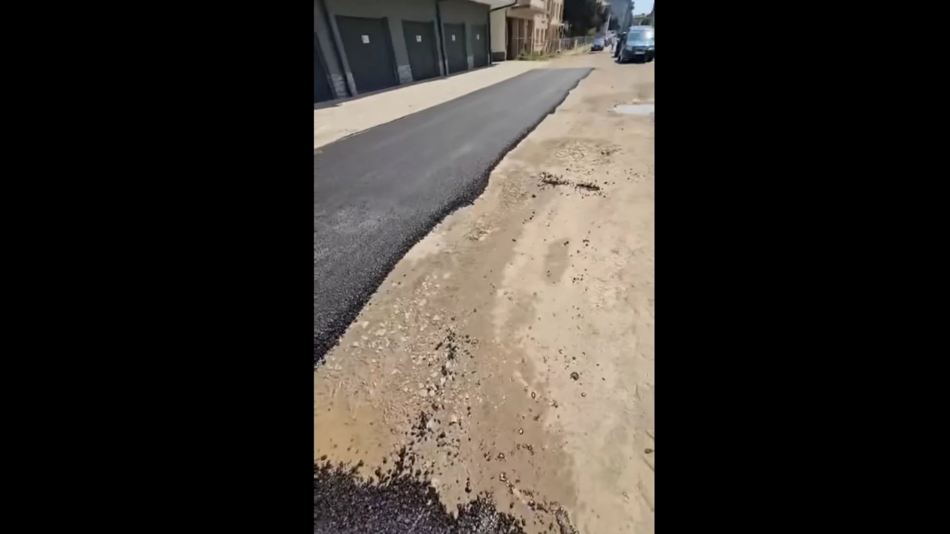 "Иновативно" асфалтиране в Поморие - директно върху пясъка (СНИМКИ)