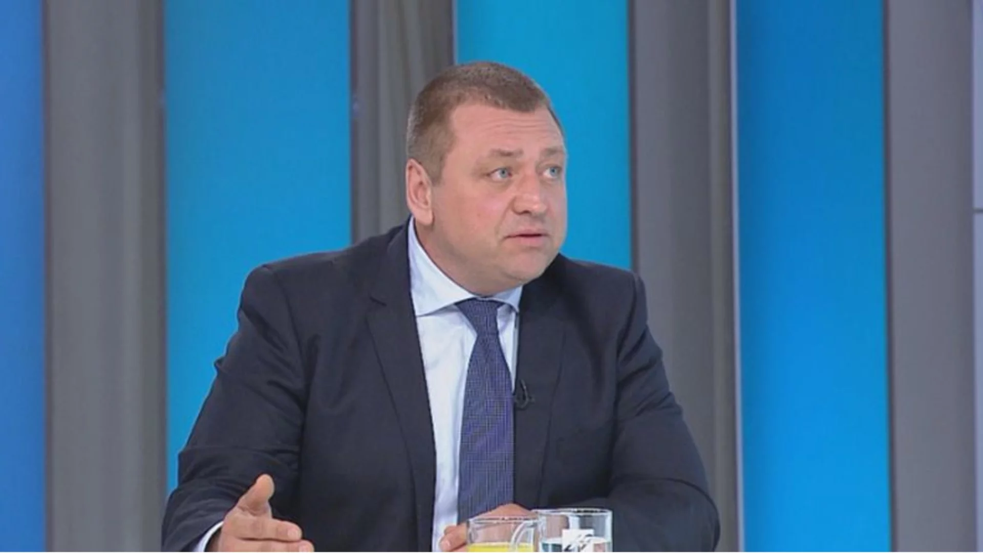 Пеевски се отрече от освободения заради "Баба Алино" директор на РИОСВ-Варна, отне партийния му пост
