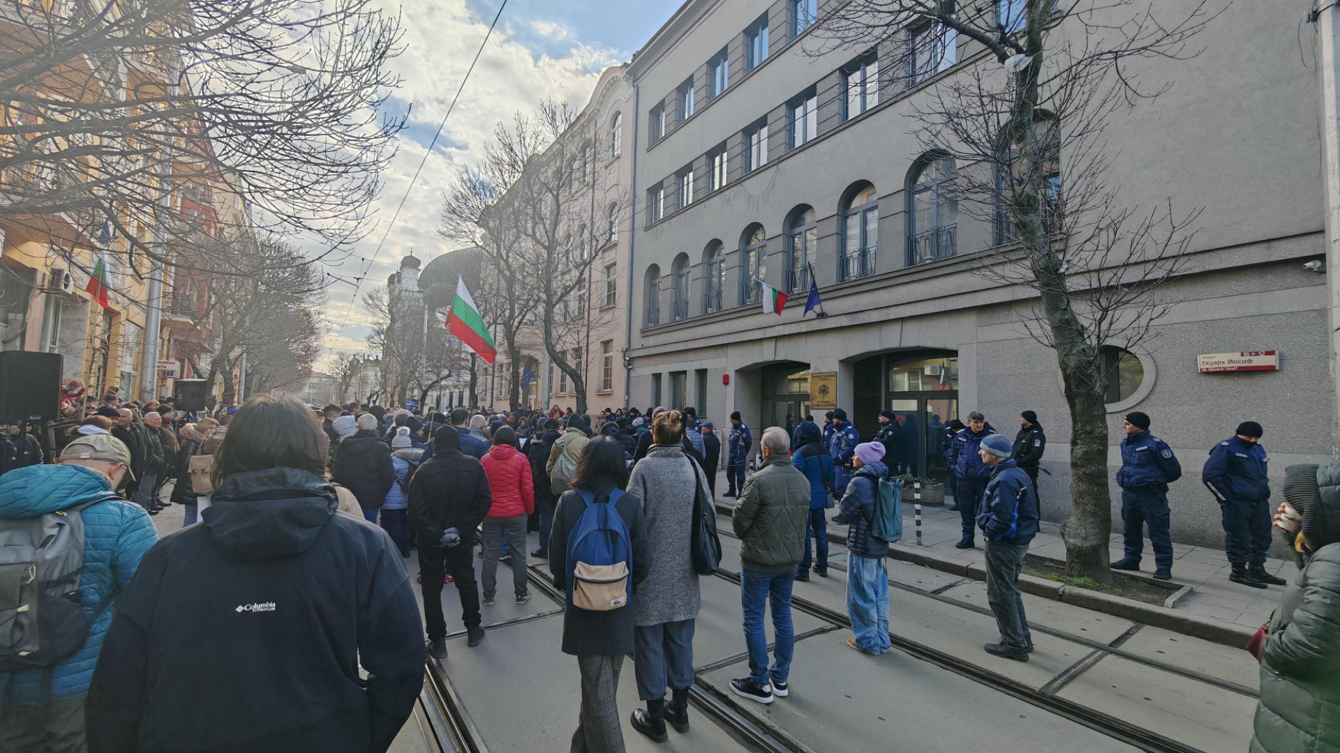Промяна в корена, но и 