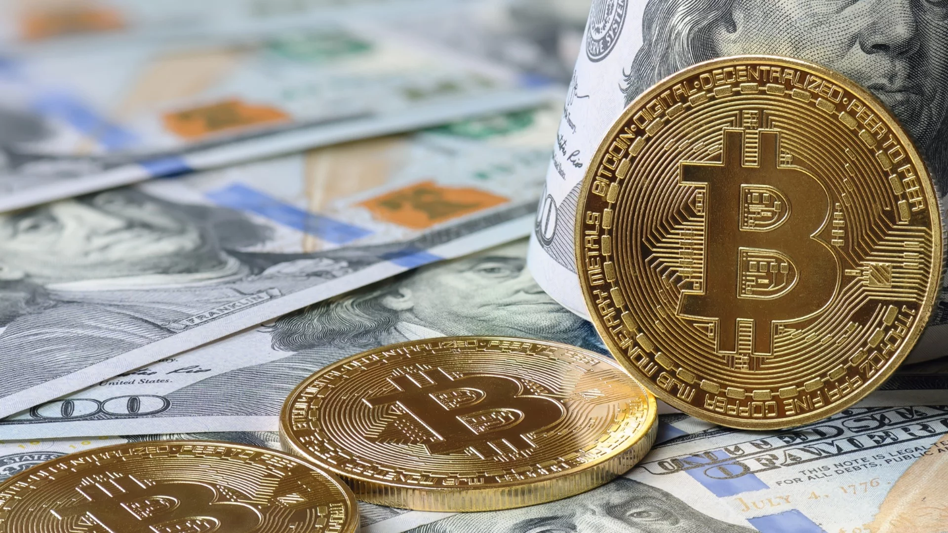 Срив в цените на златото и биткойна